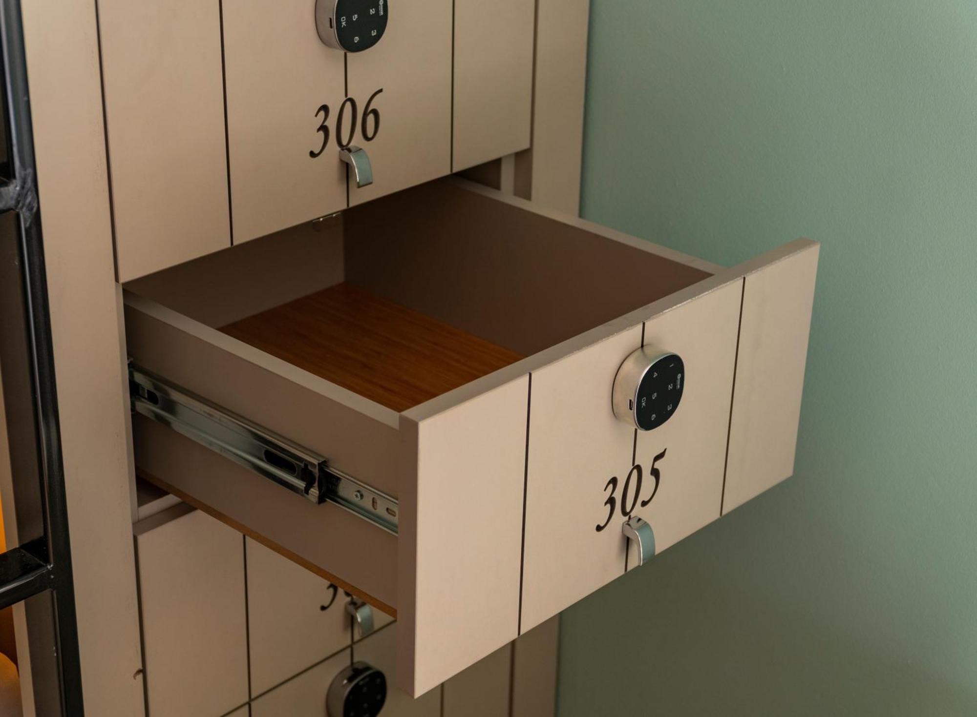 Posto Letto in Dormitorio Femminile con 6 Letti