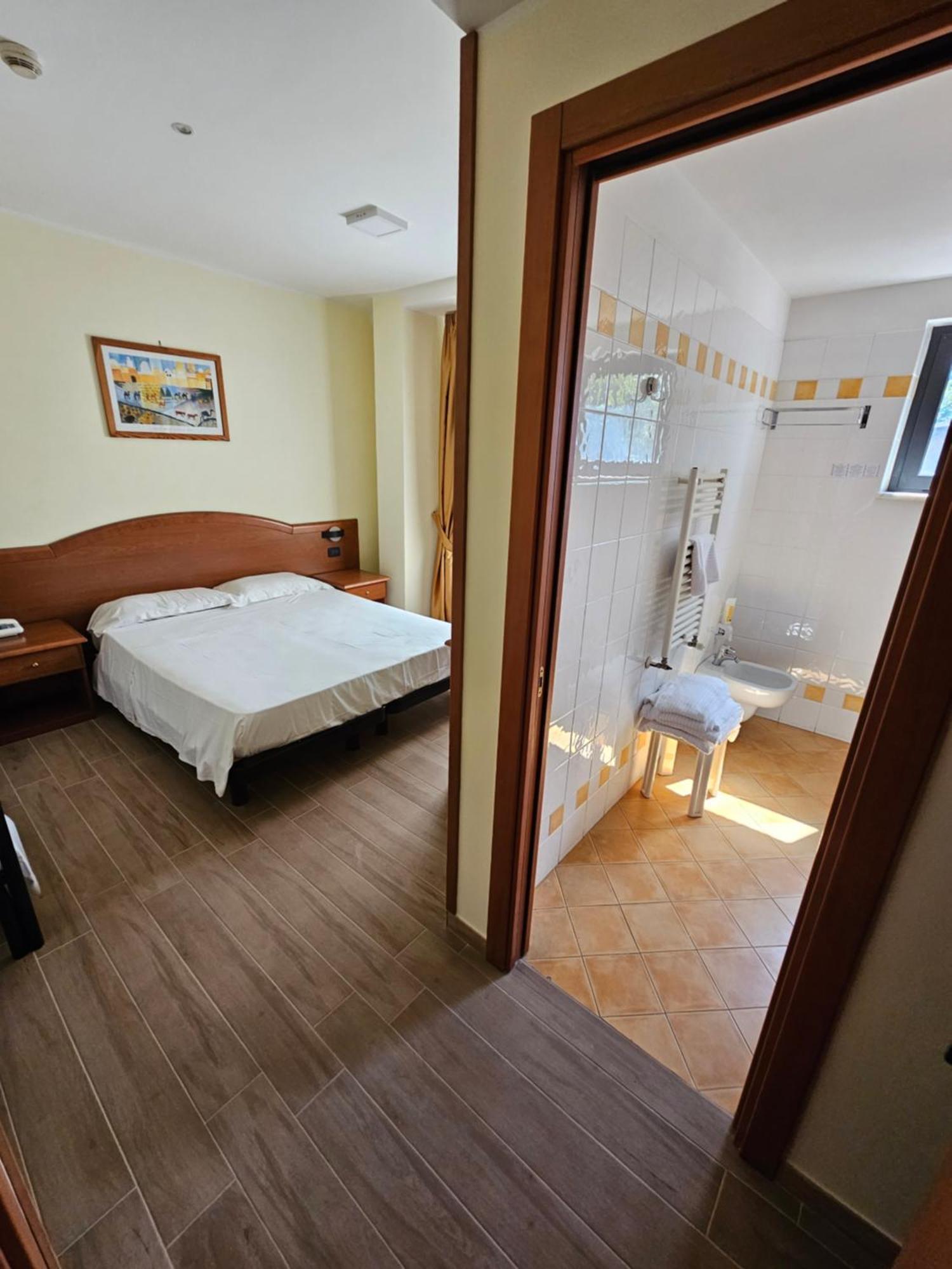 Camera Quadrupla Classic