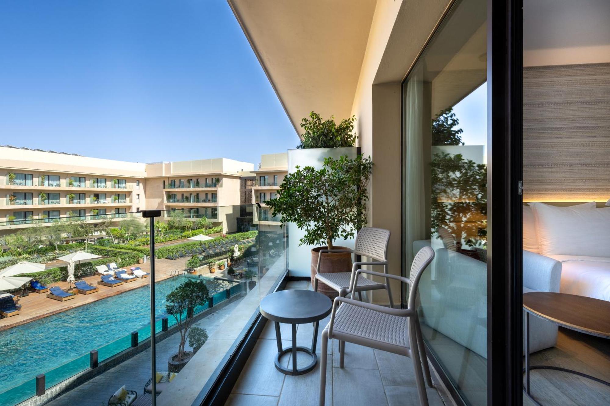 Camera Premium con Vista Piscina e Balcone