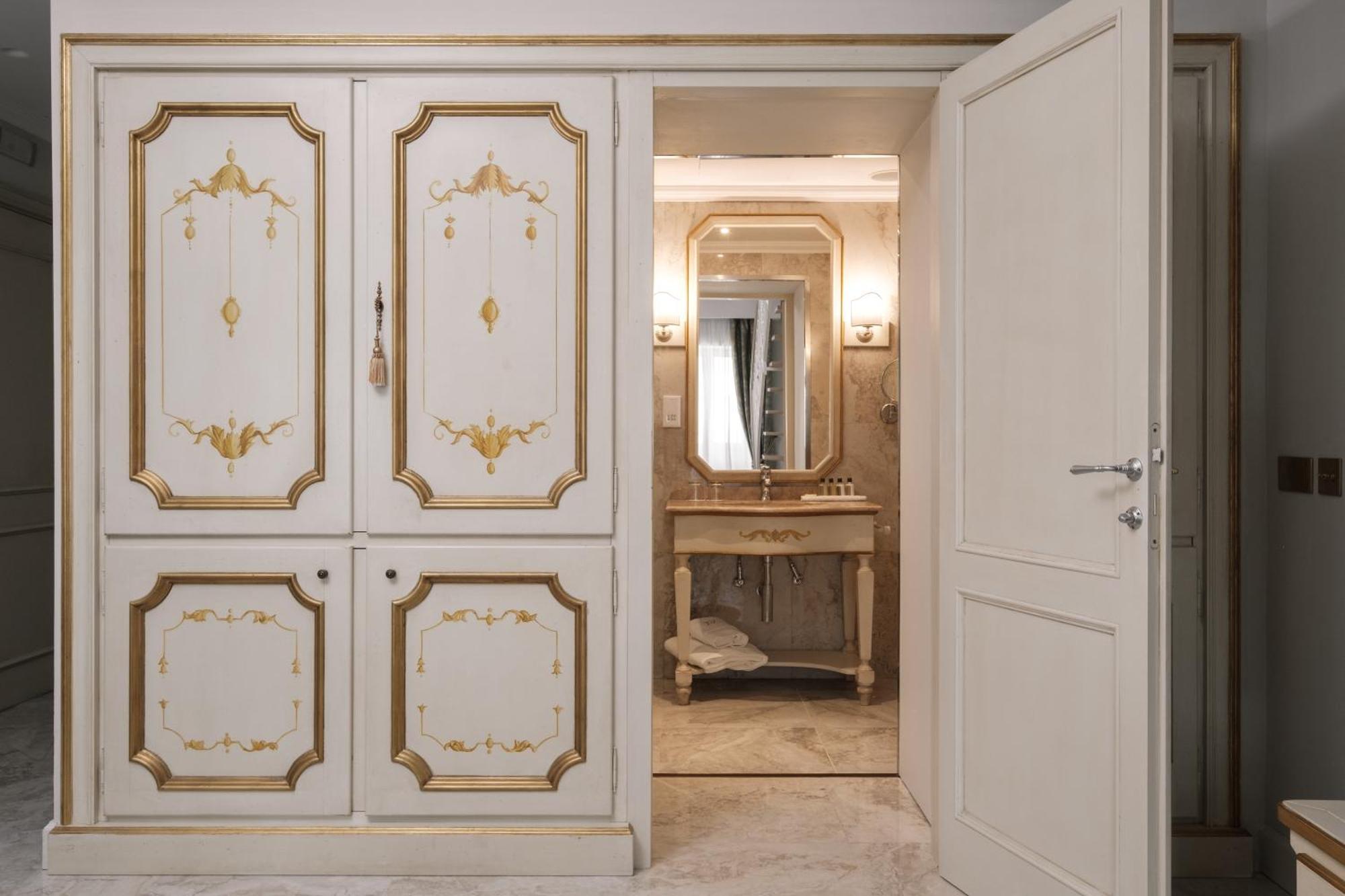 Signature Suite