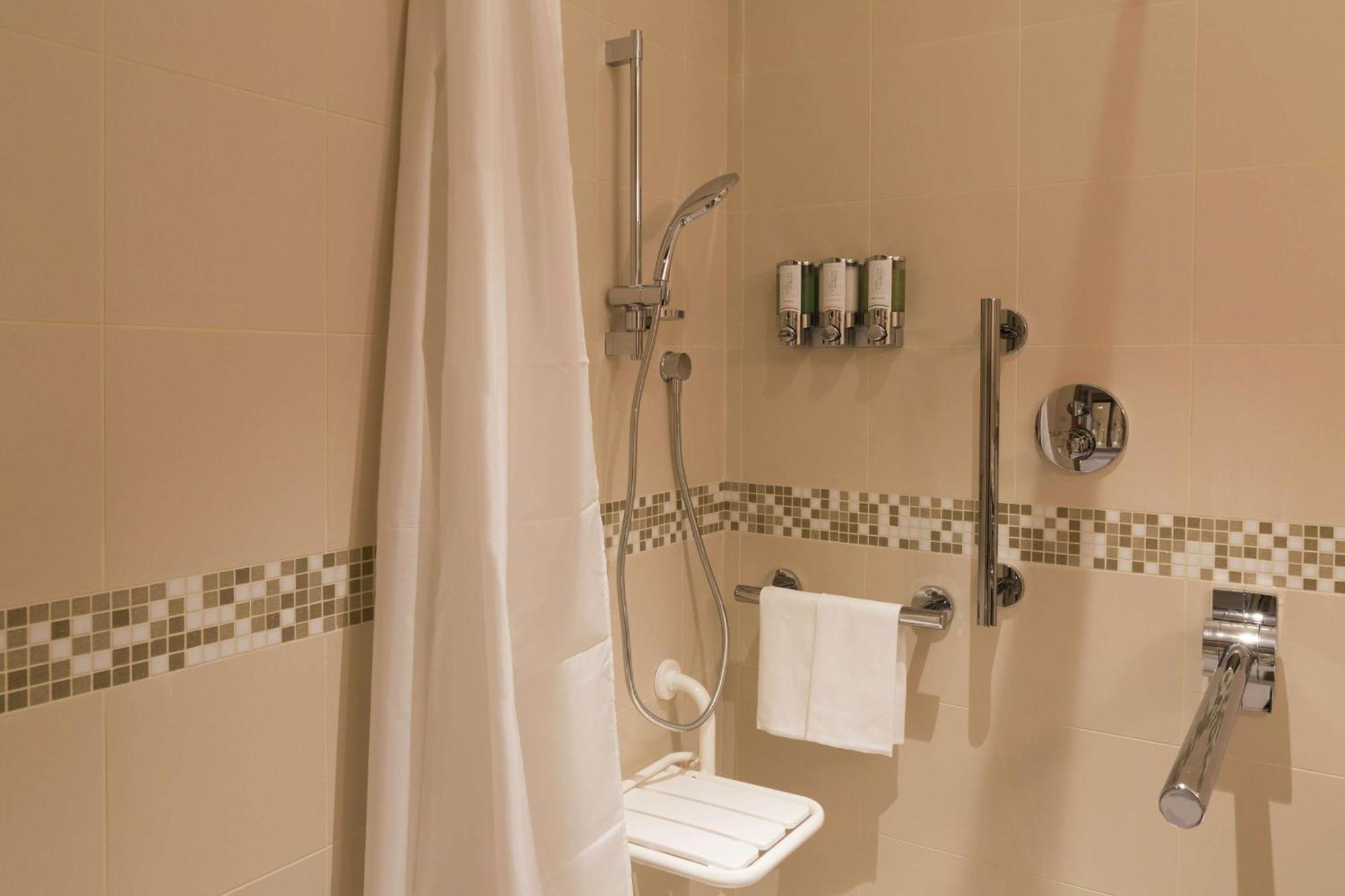 Queen Room Accessible