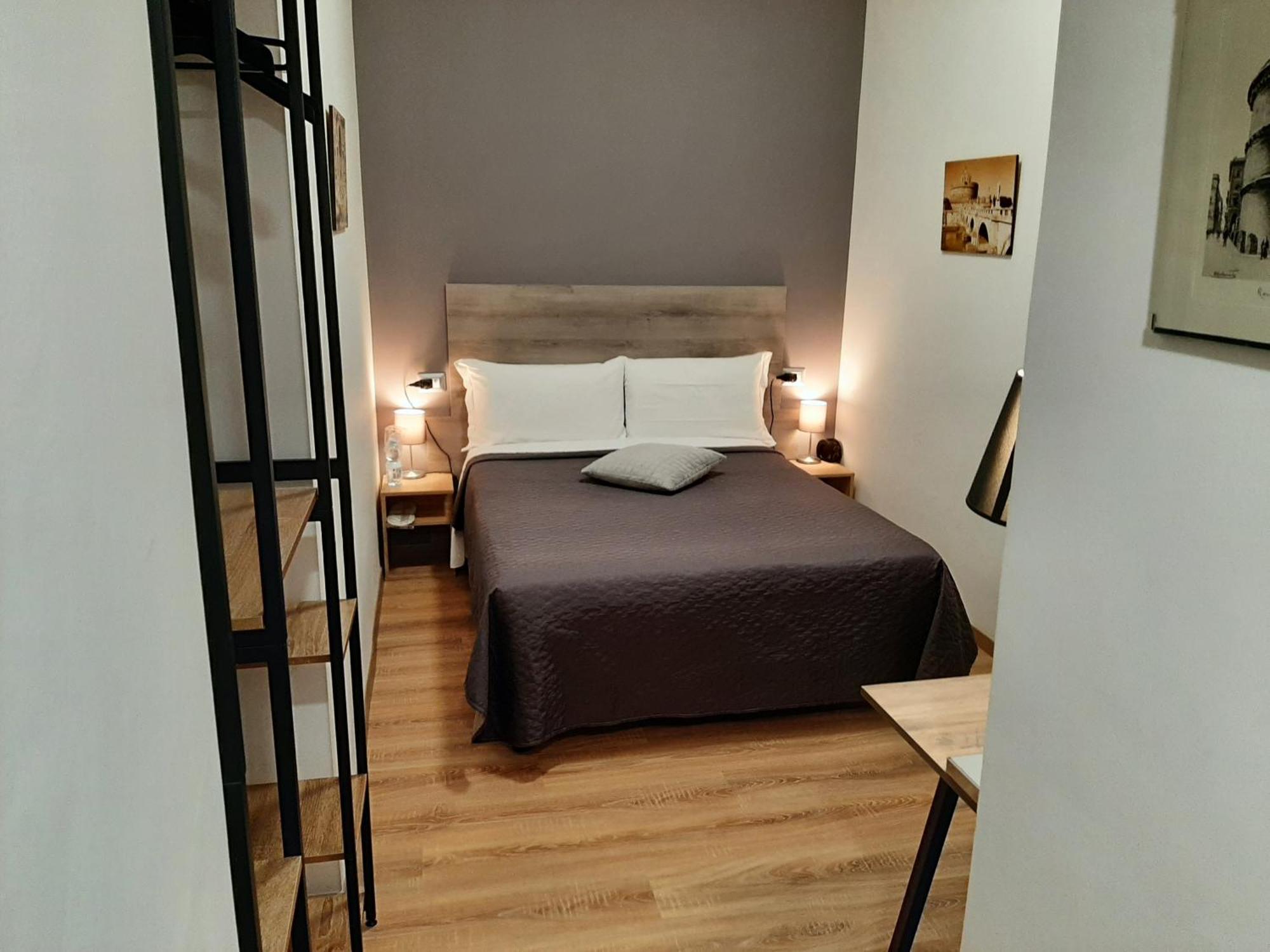Small Double Room,1552483198:JPEG