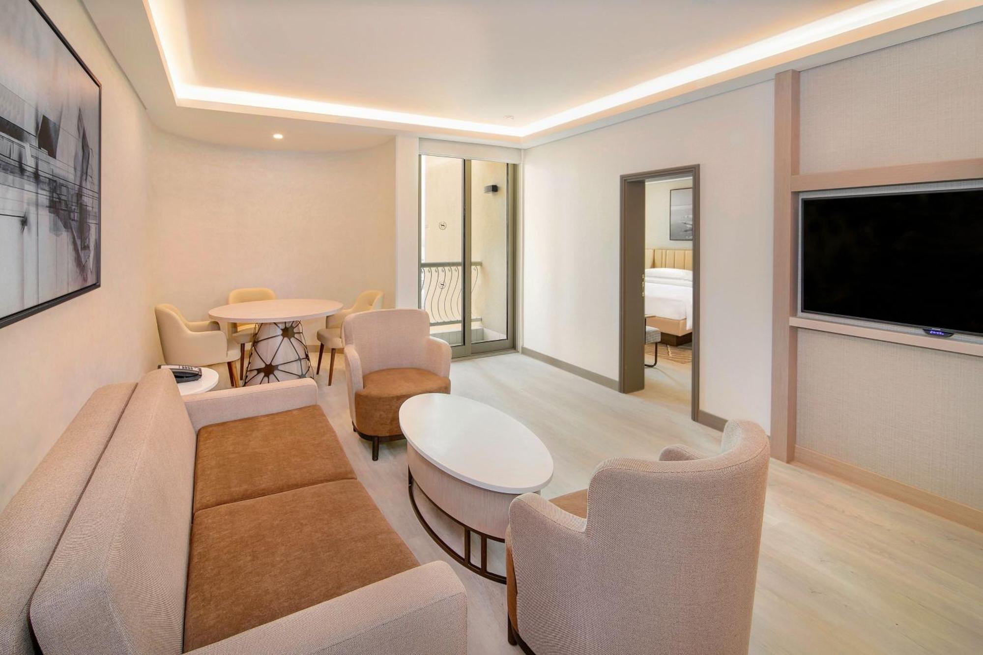Executive Suite Club Lounge Access