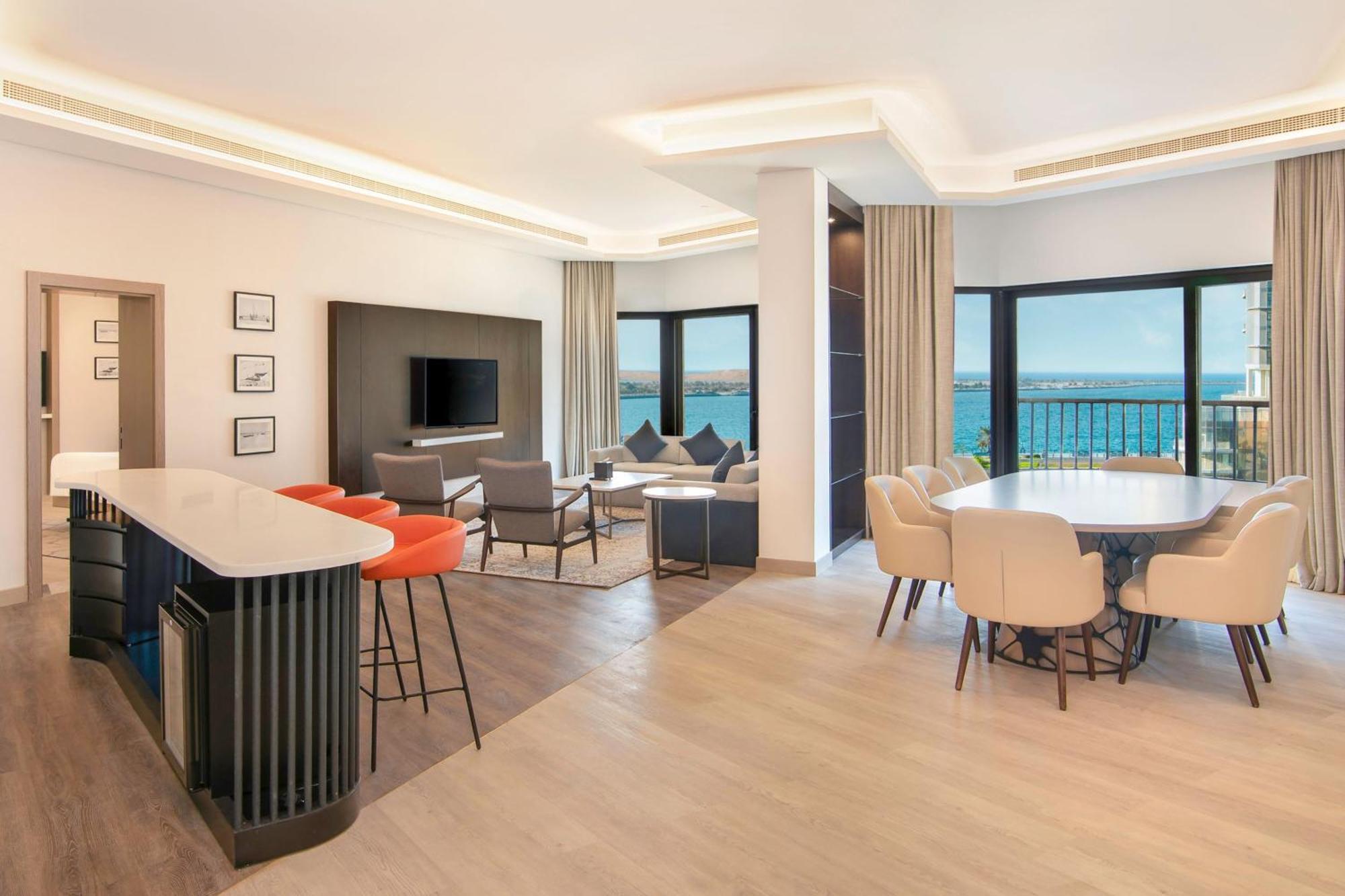 Royal Suite Club Lounge Access