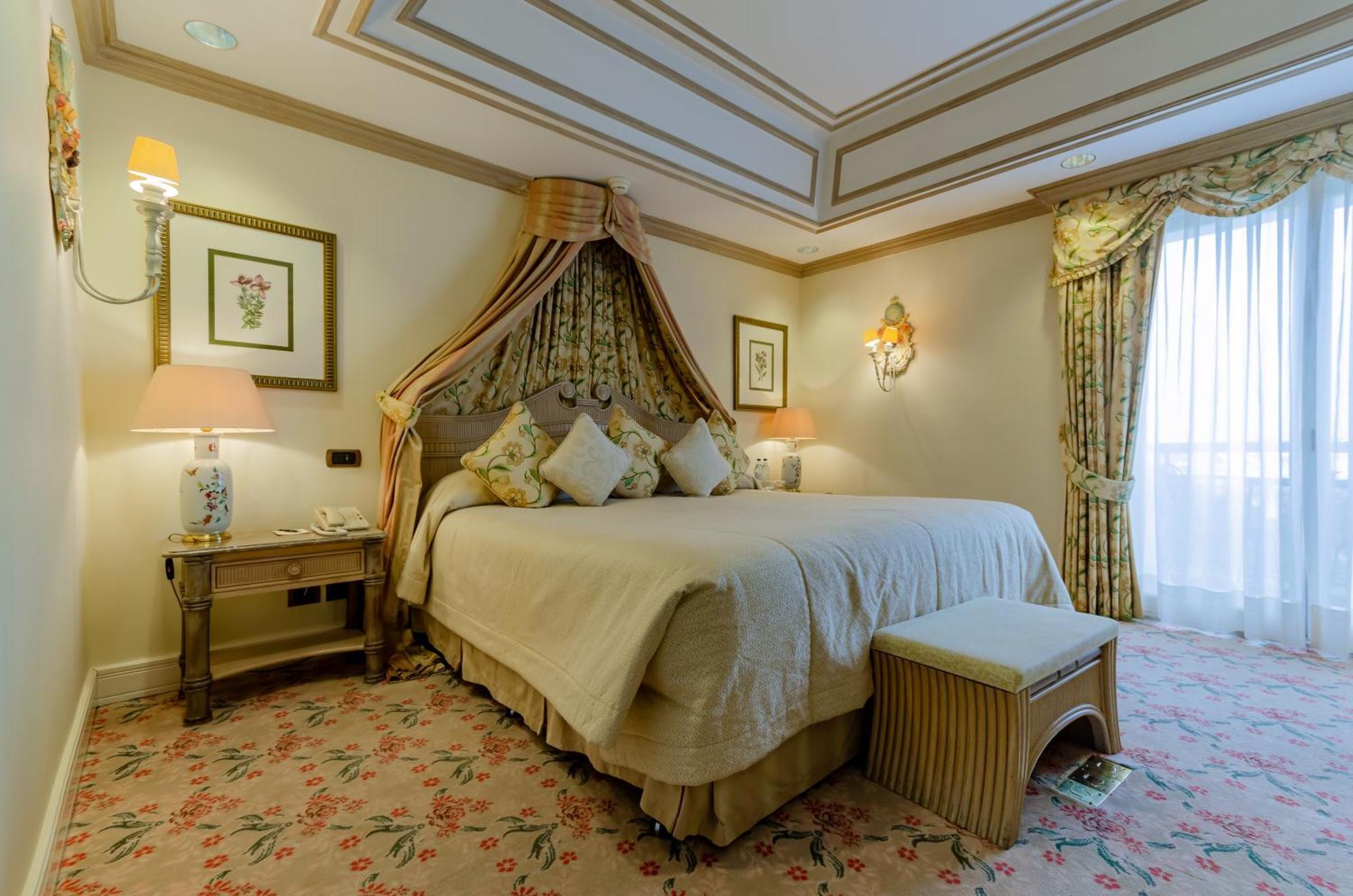 Palace Deluxe Room