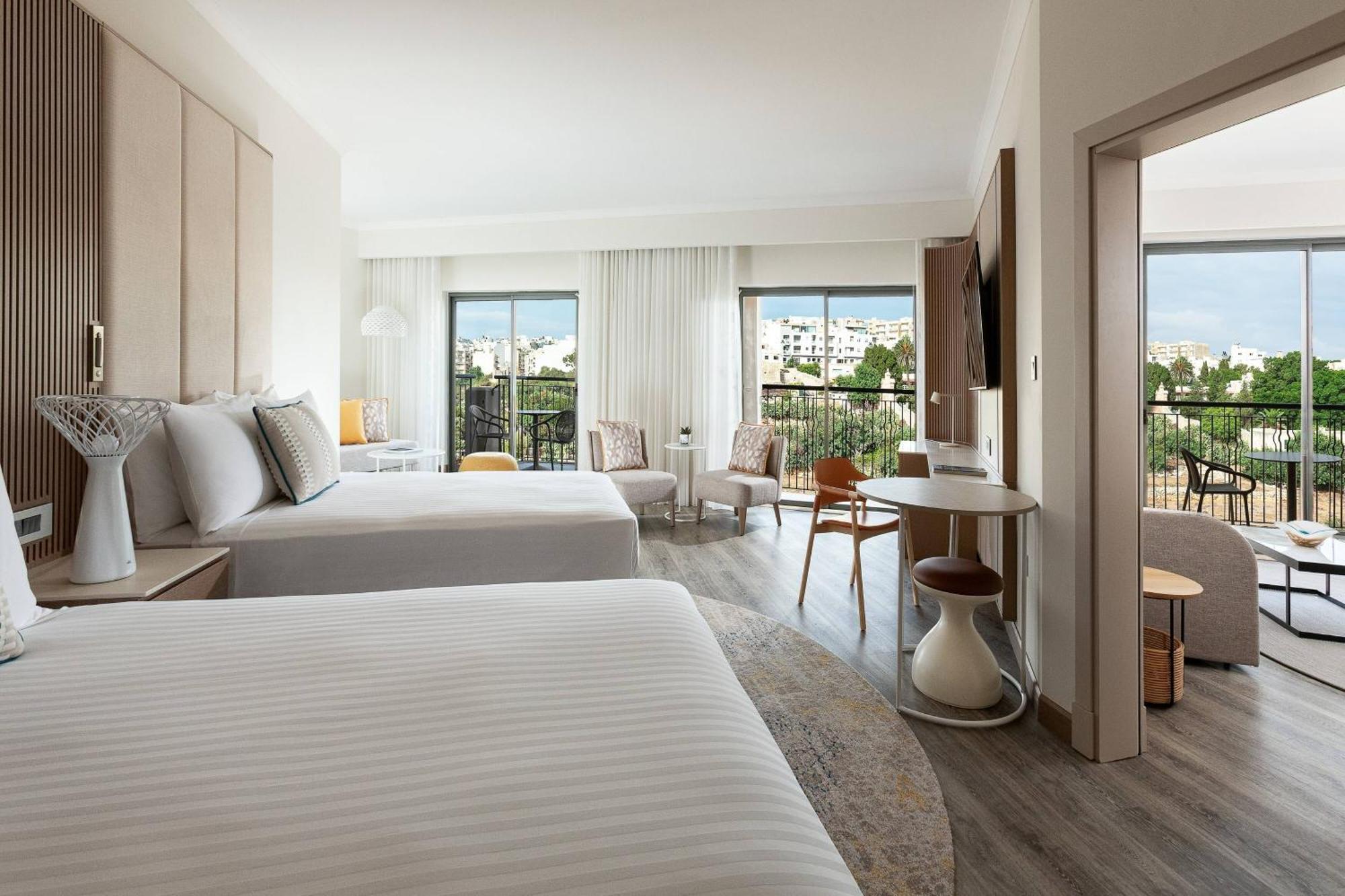 Executive Suite M Club Lounge Access