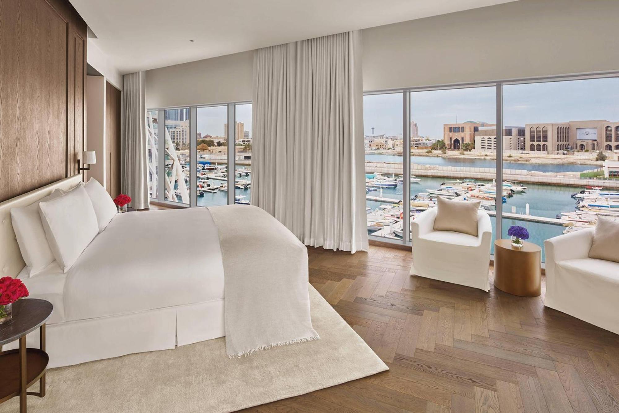 Corner King Suite Marina View