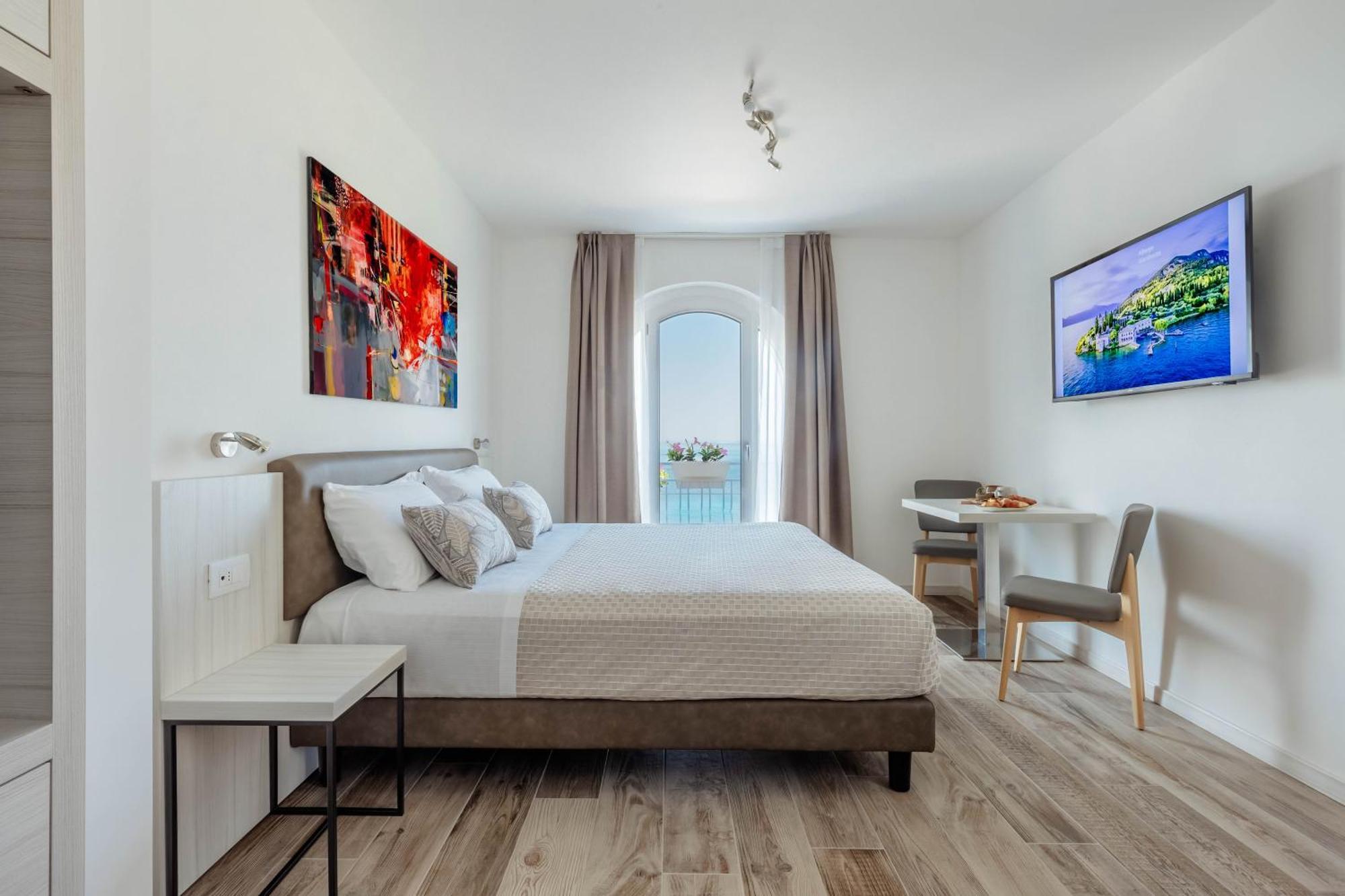 Junior Suite Deluxe con Vista Lago