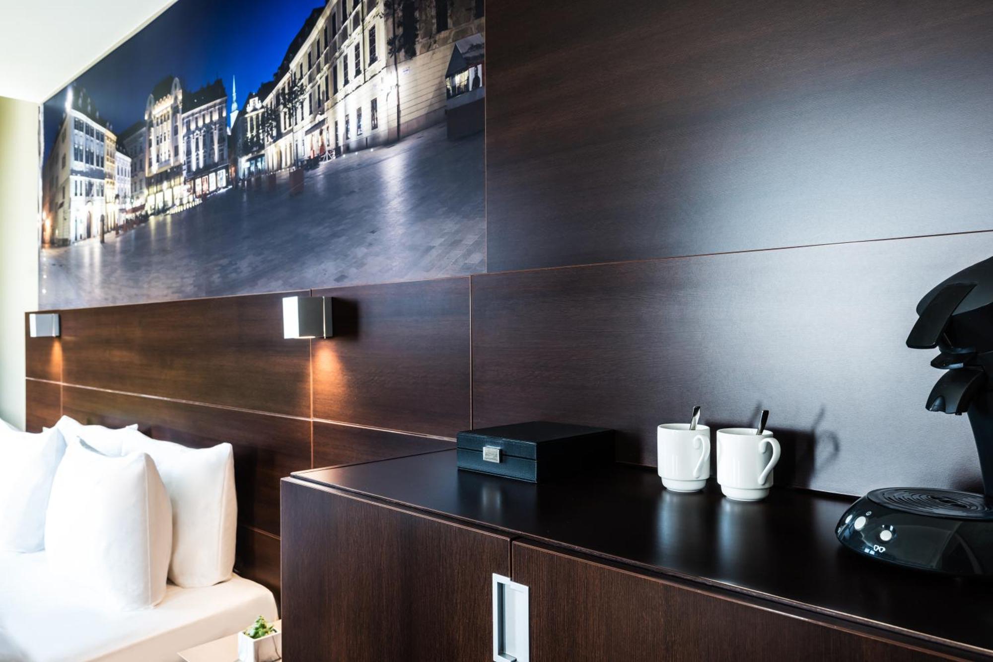 Deluxe King Room City View
