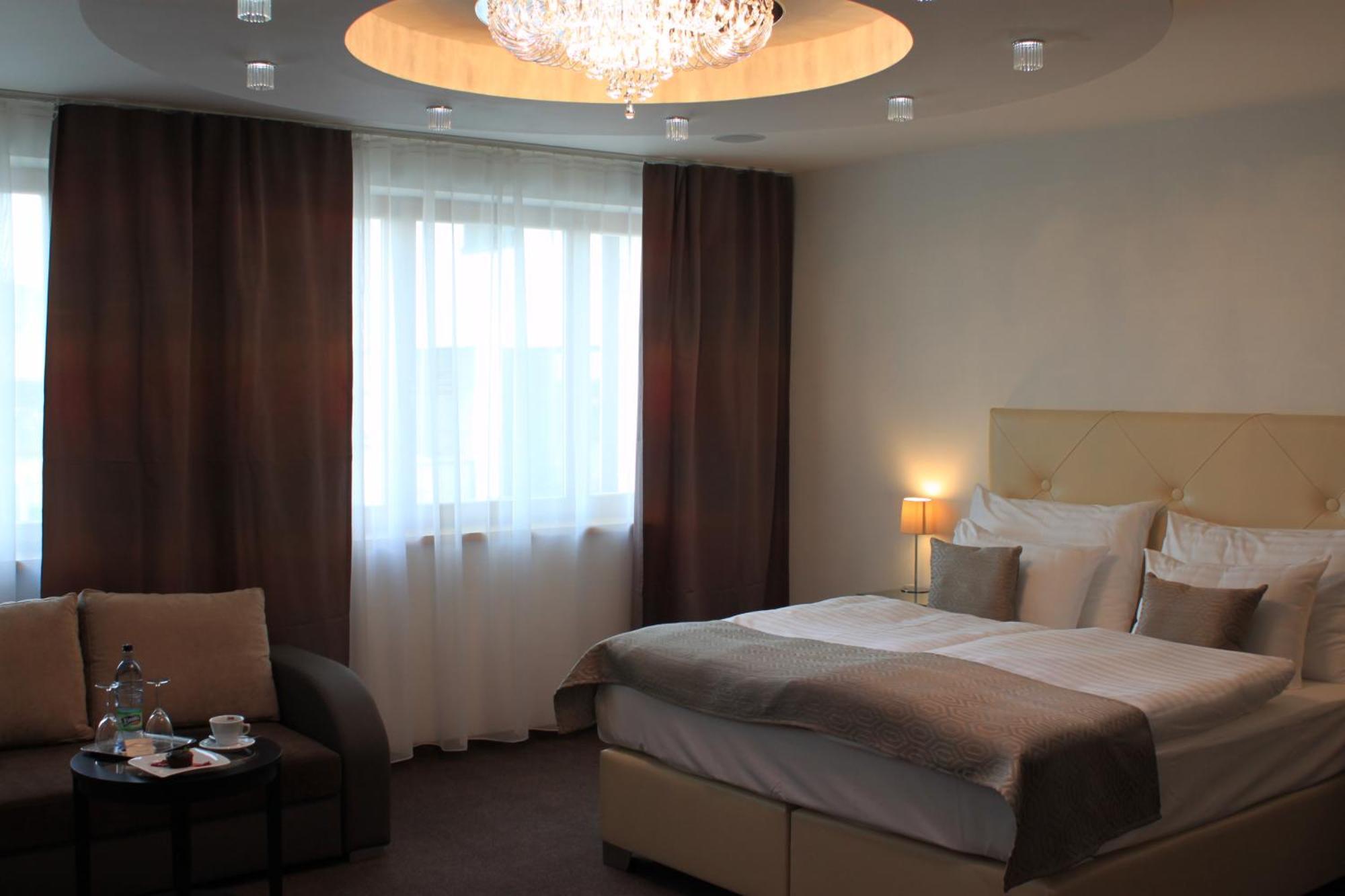 Deluxe Double Room Shower