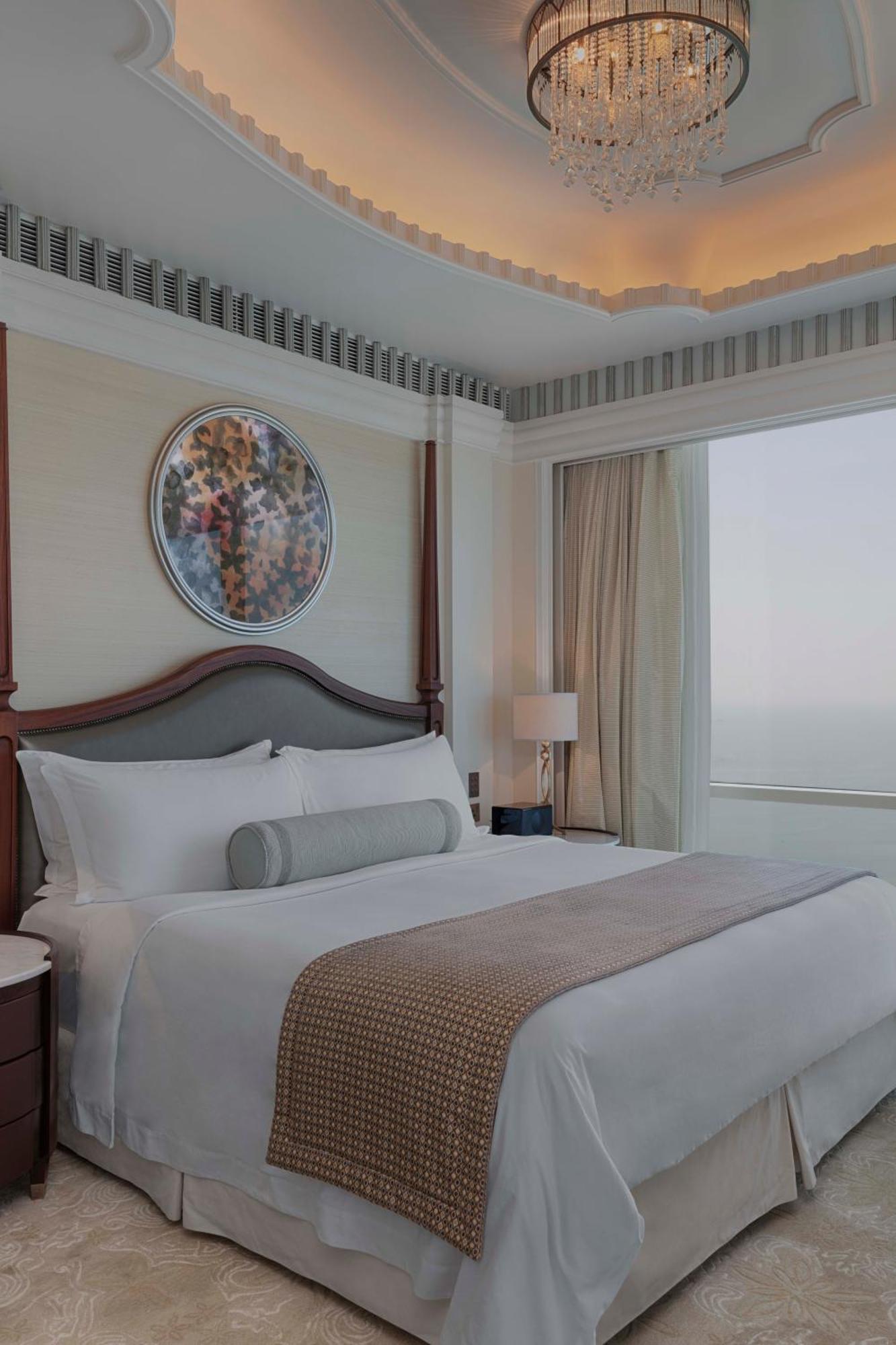 Grand Deluxe Suite 1 Bedroom Suite 1 King Sea view