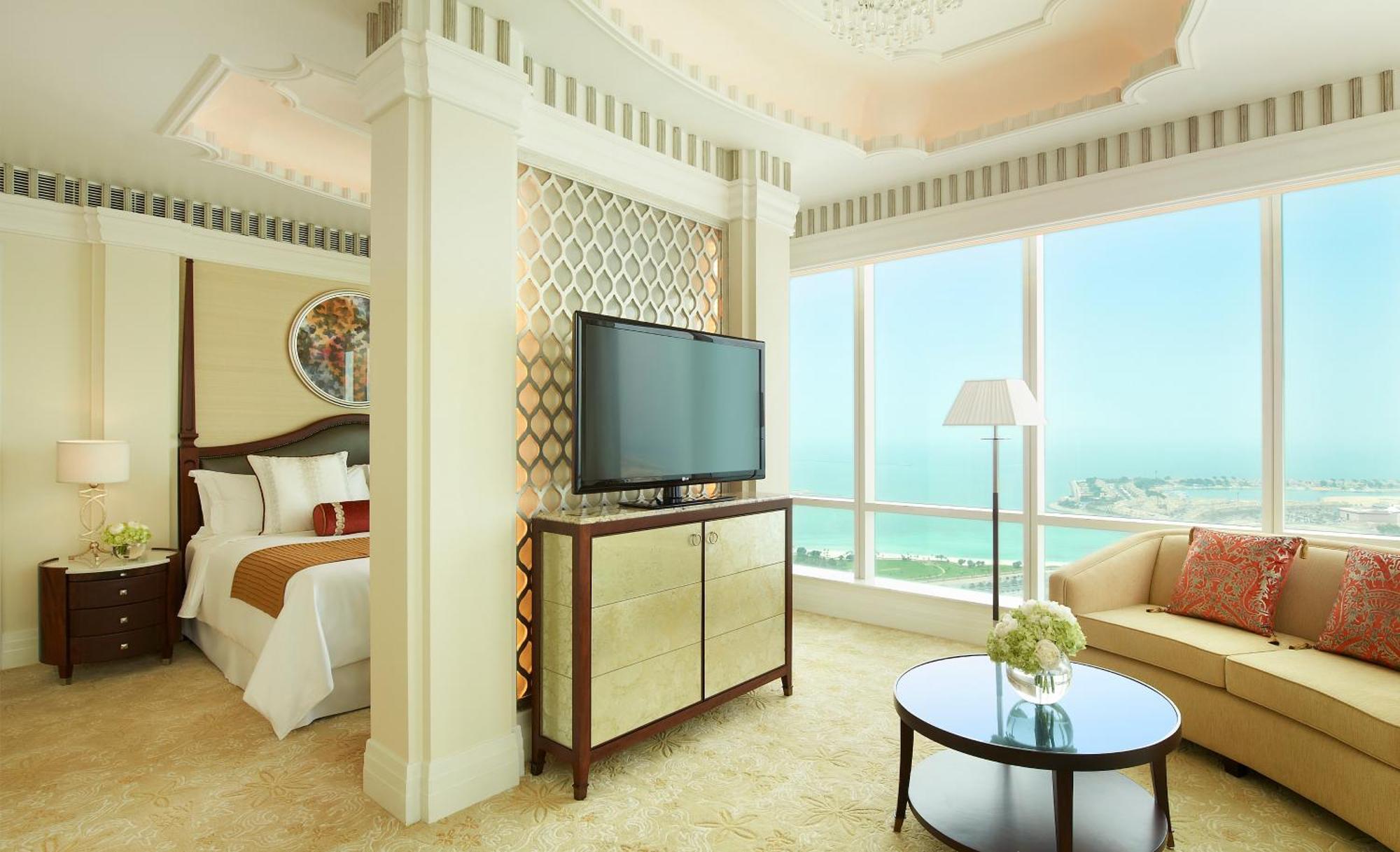 Grand Deluxe Suite 1 Bedroom Suite 1 King Sea view