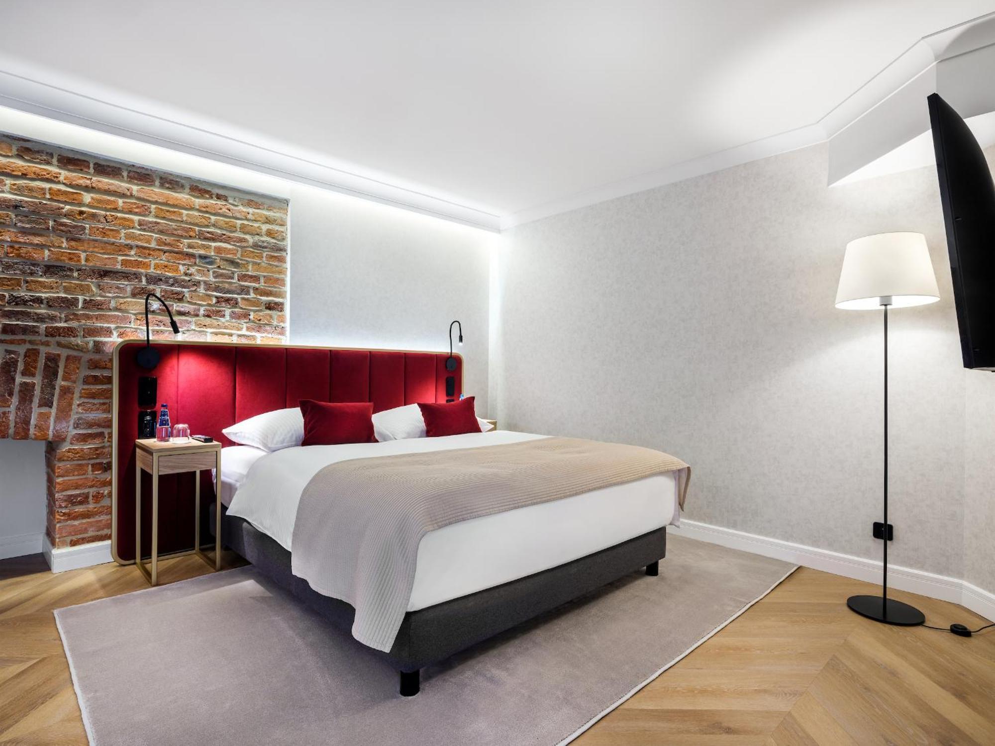 Apartament dwupoziomowy z wanną z hydromasażem