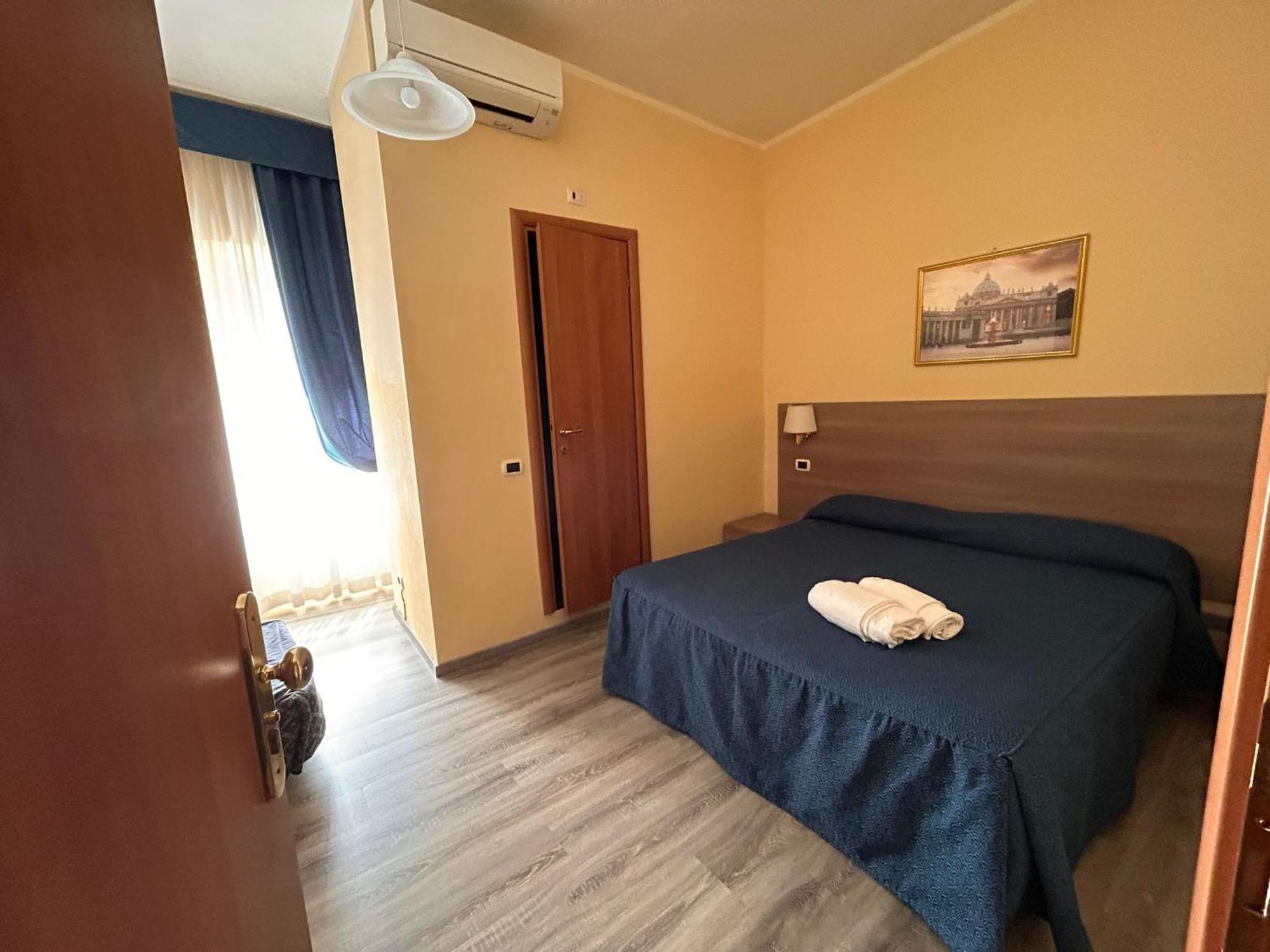Standard Double or Twin Room,1718611226:JPEG