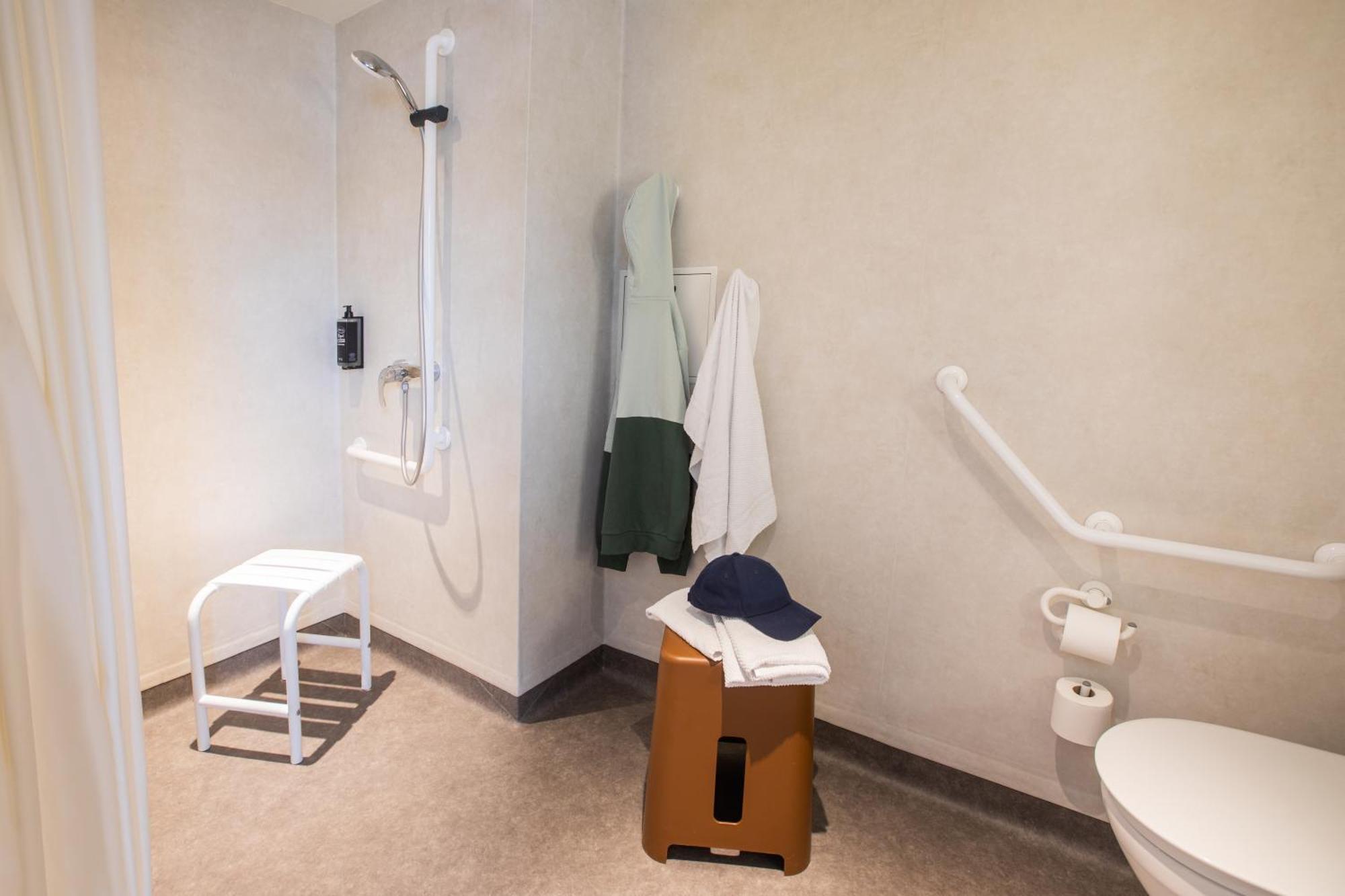 Standard Room people reduced mobility Two Single or twin Beds
