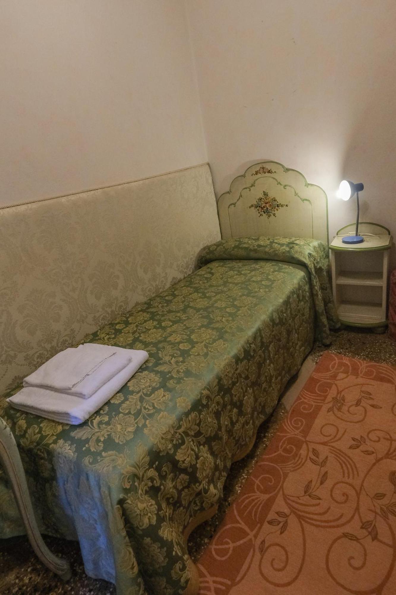 Camera Singola Standard con Bagno in Comune