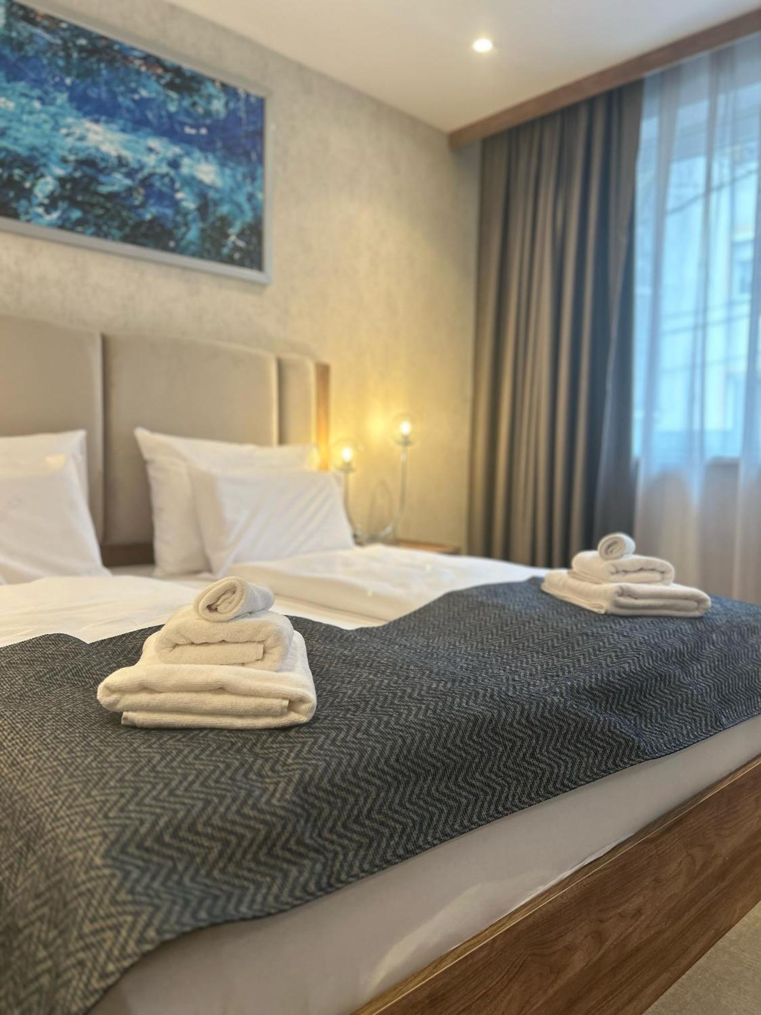 Standard Queen Room