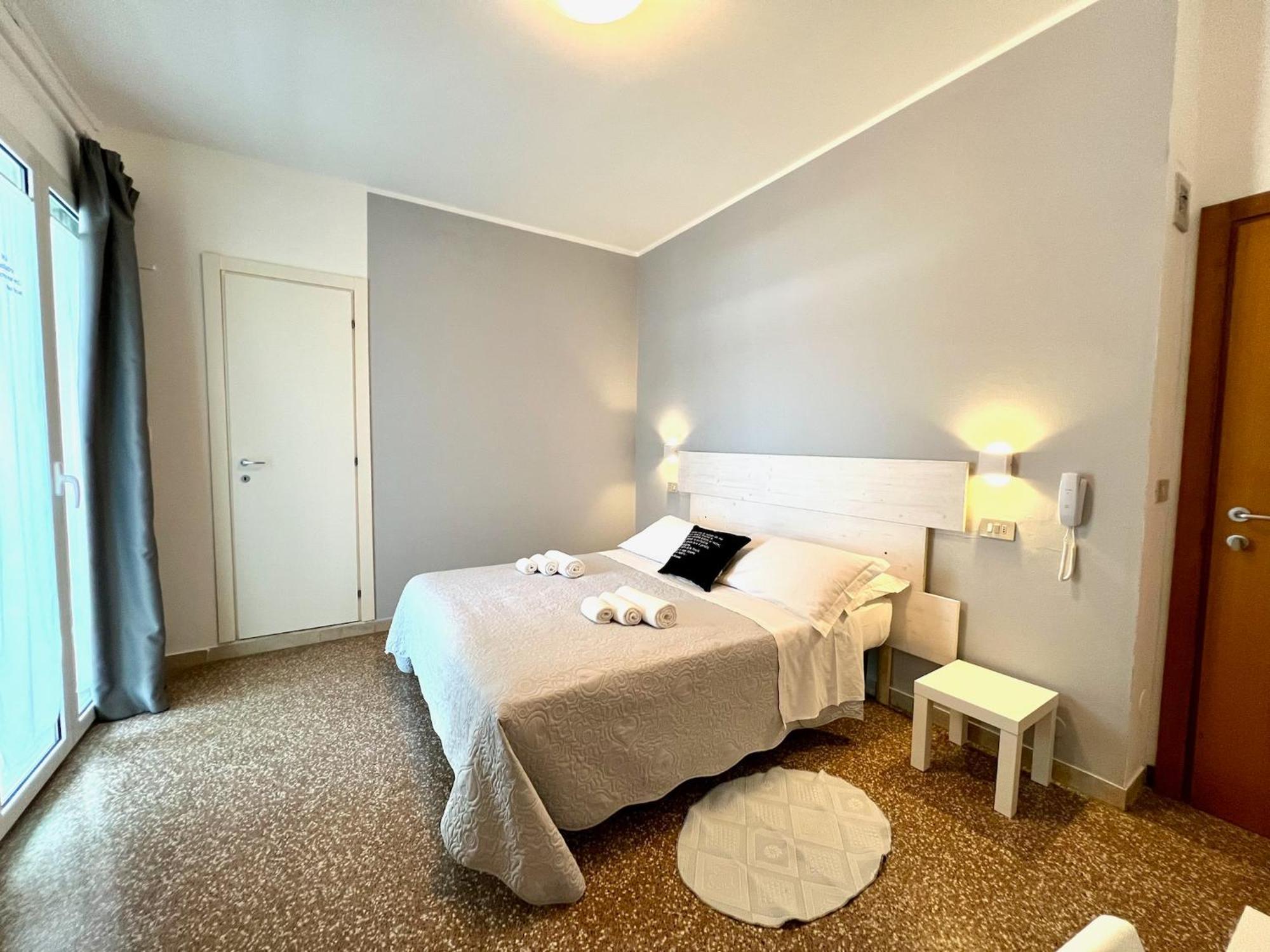 Large Double or Twin Room