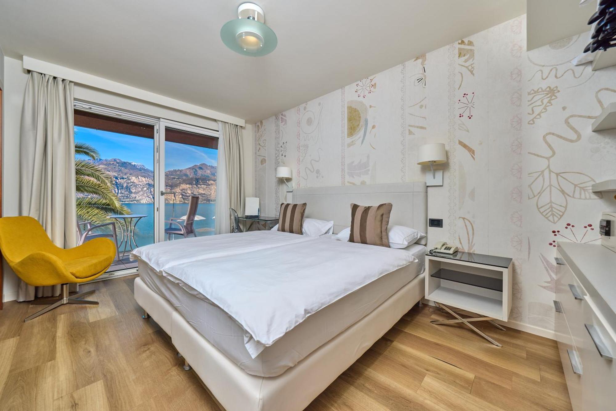 Double or Twin Room with Lake View,1565543356:JPEG