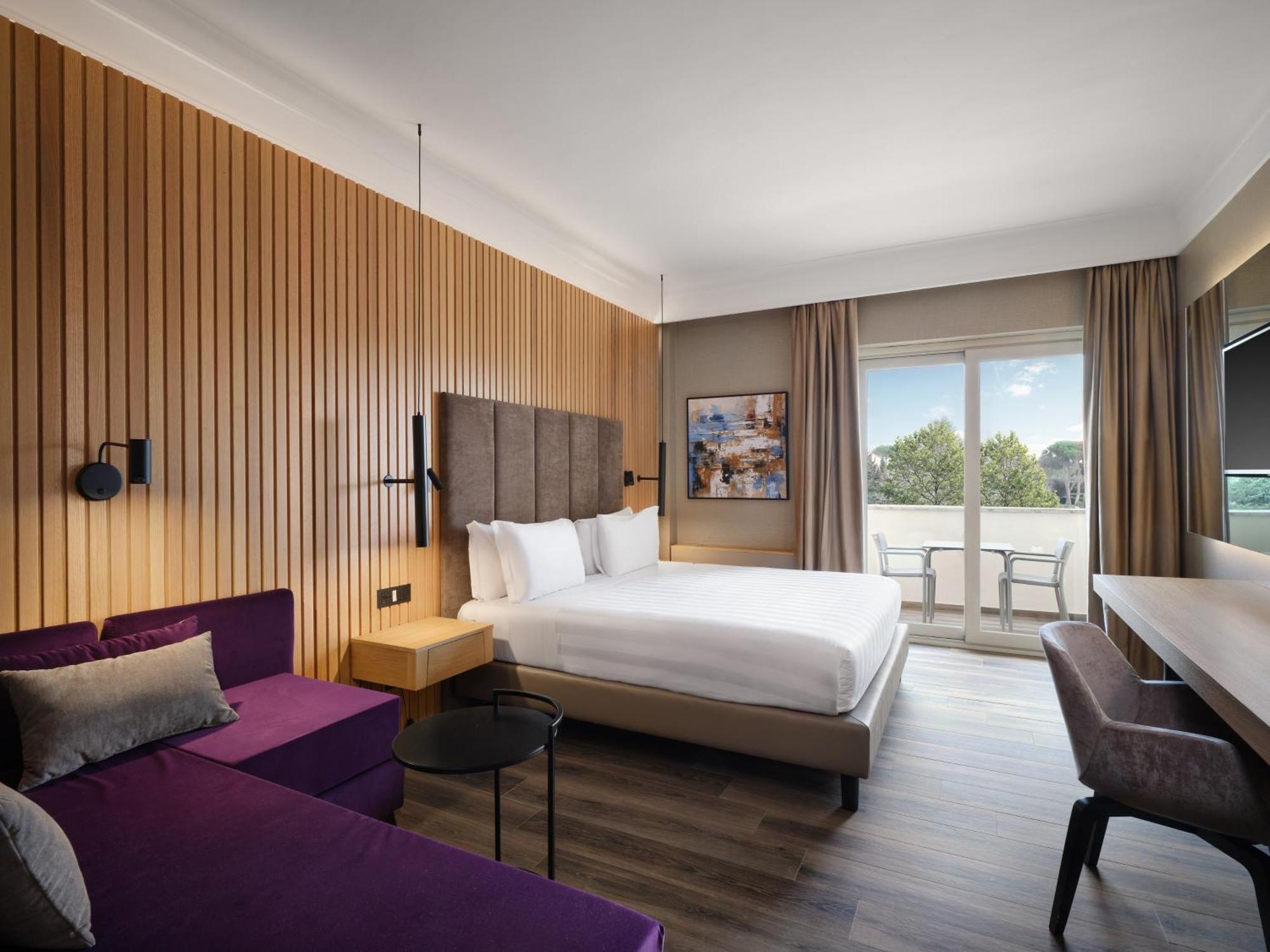 Premium King Room with Pool View,1566911259:JPEG