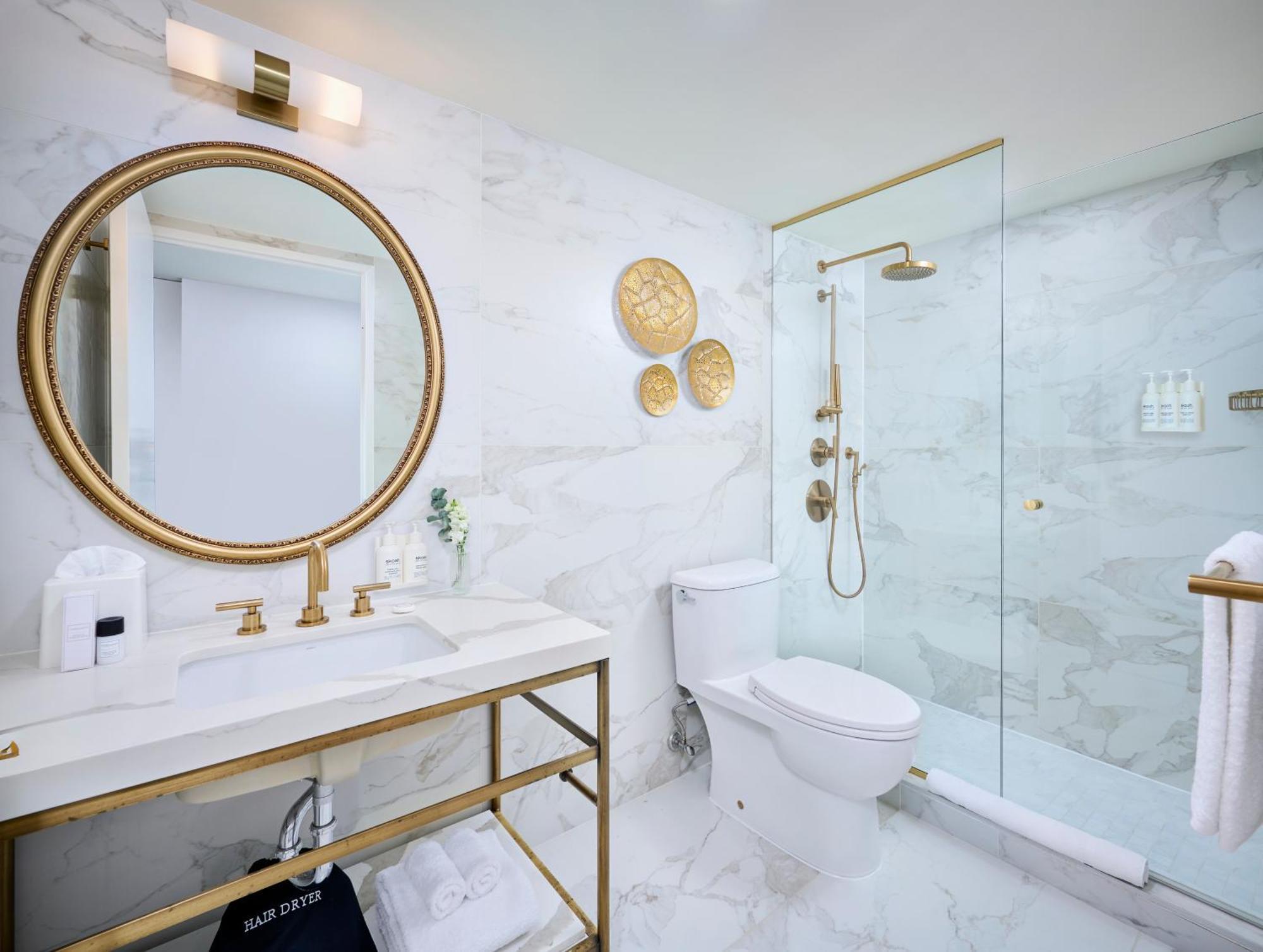 City Queen Room