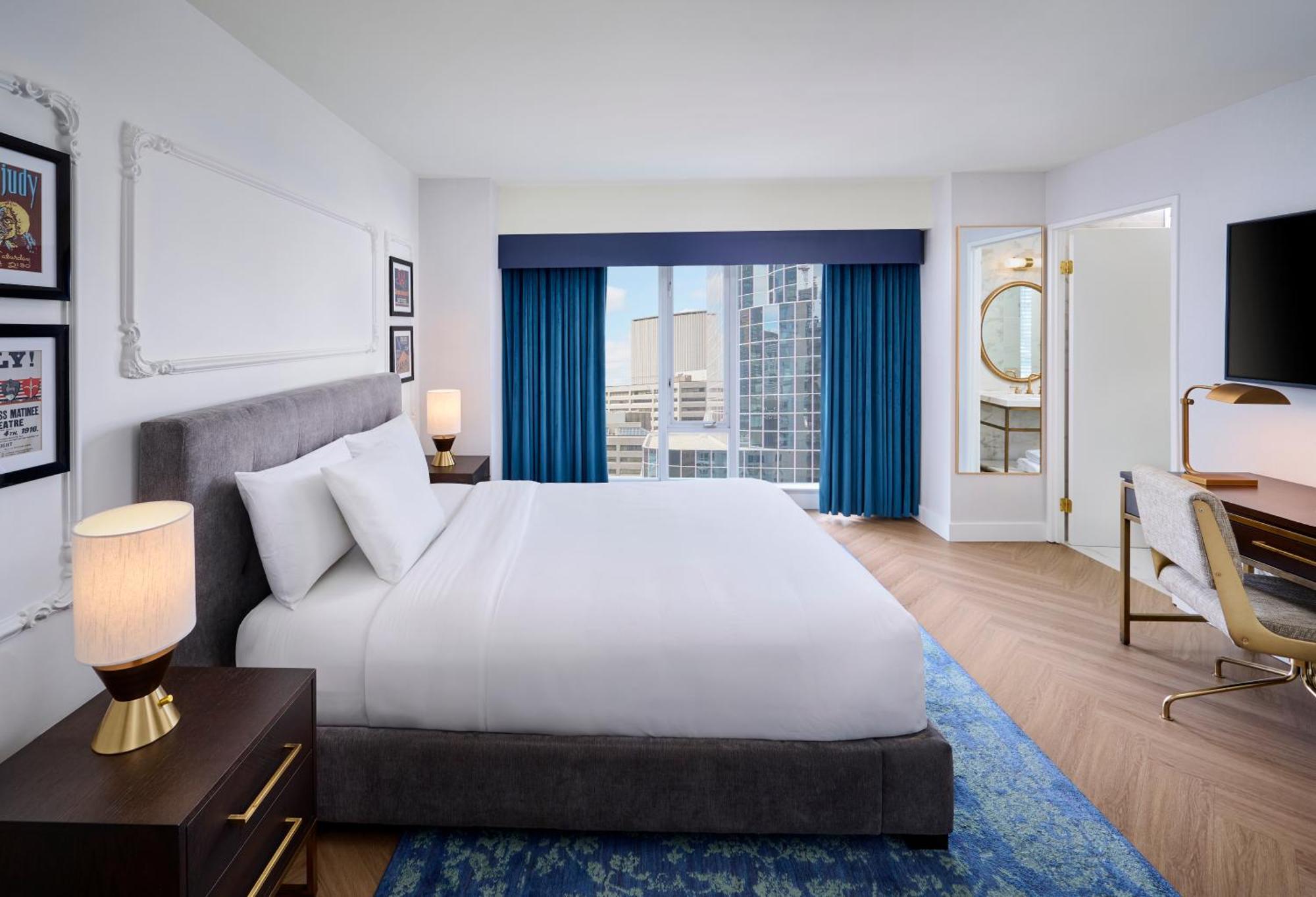 City Queen Room