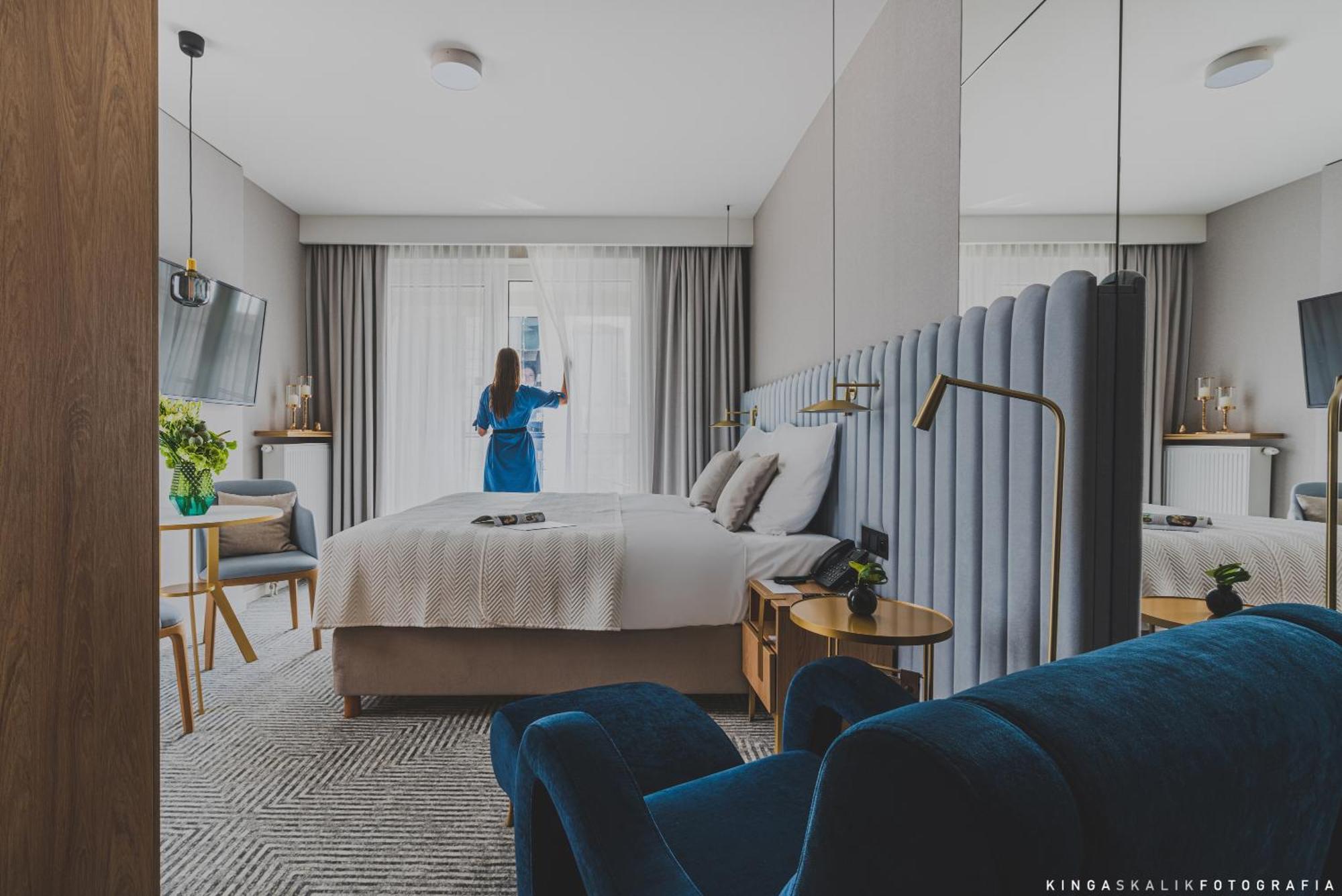 Standard Room 1 King Bed