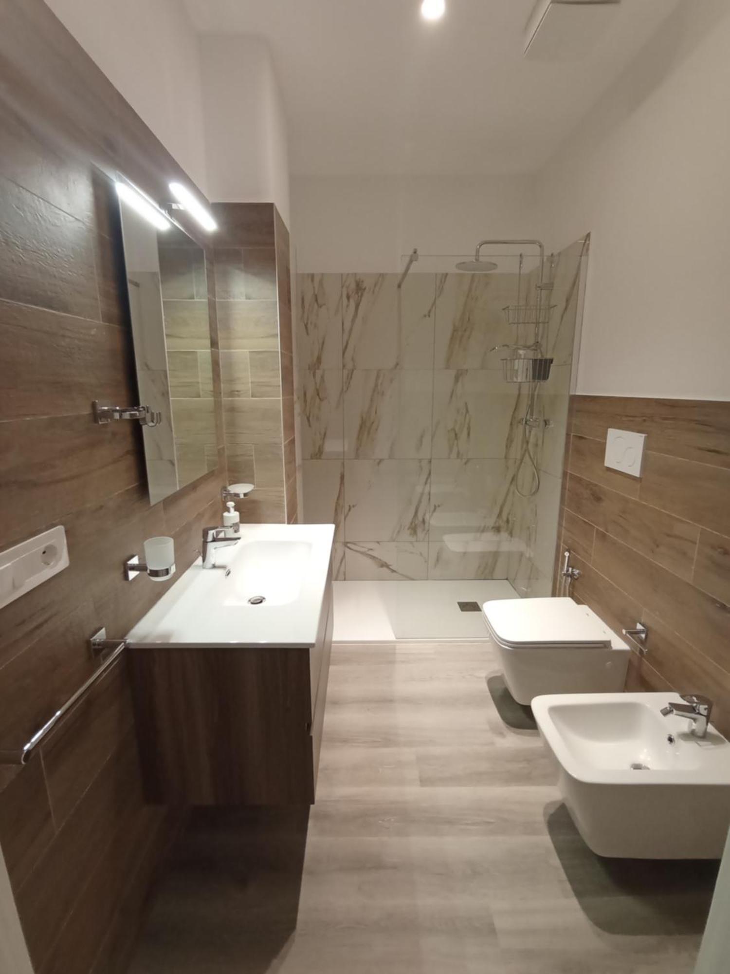 Triple Room Private Bathroom,1570992449:JPEG