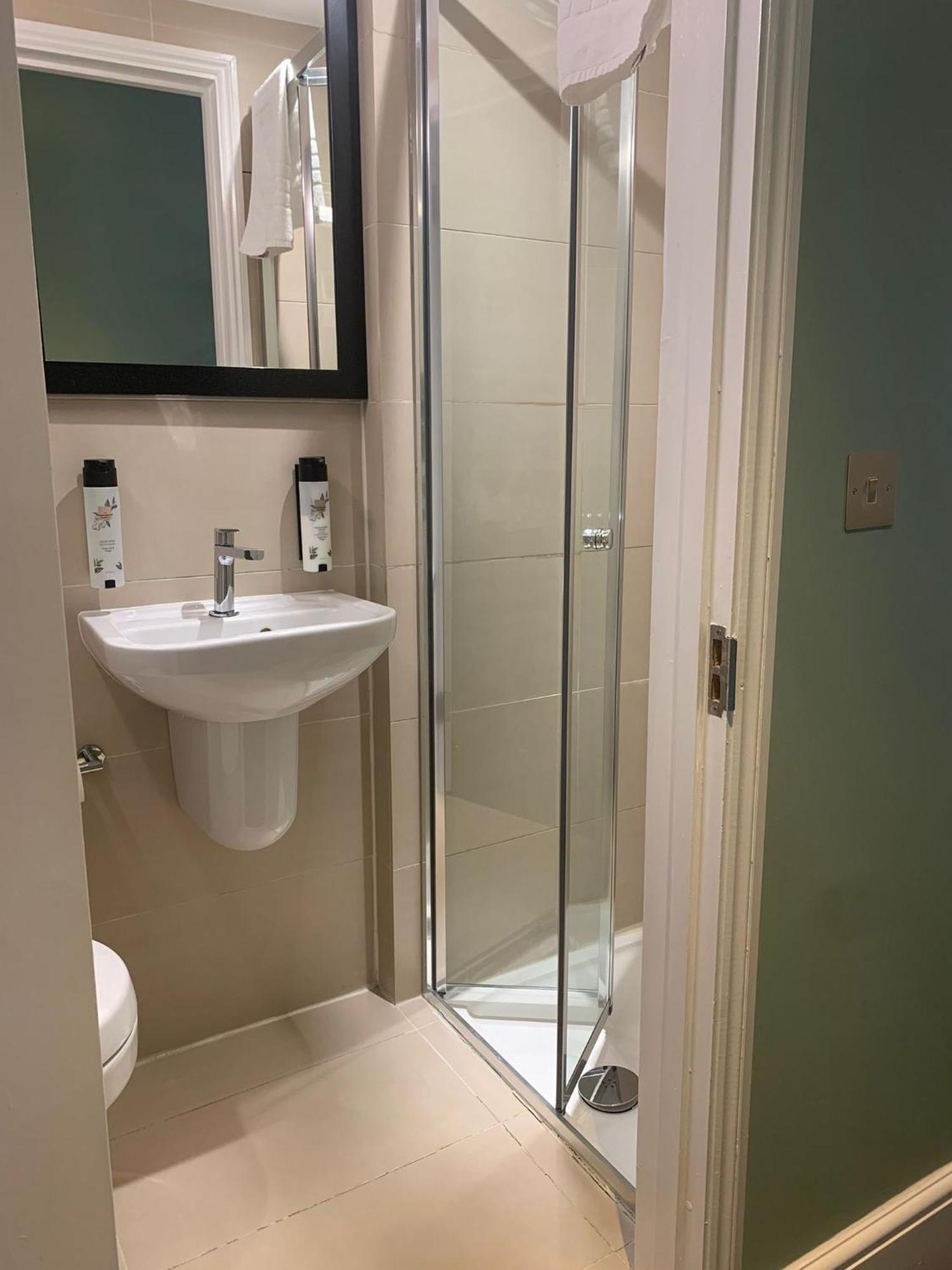 Queen Double Room,1571274236:JPEG