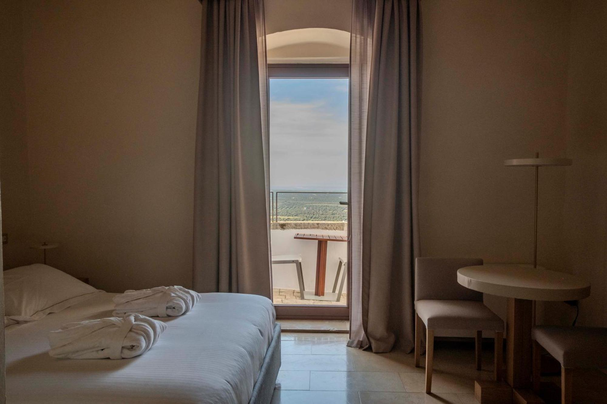 Camera Matrimoniale Deluxe con Vista Mare e Balcone