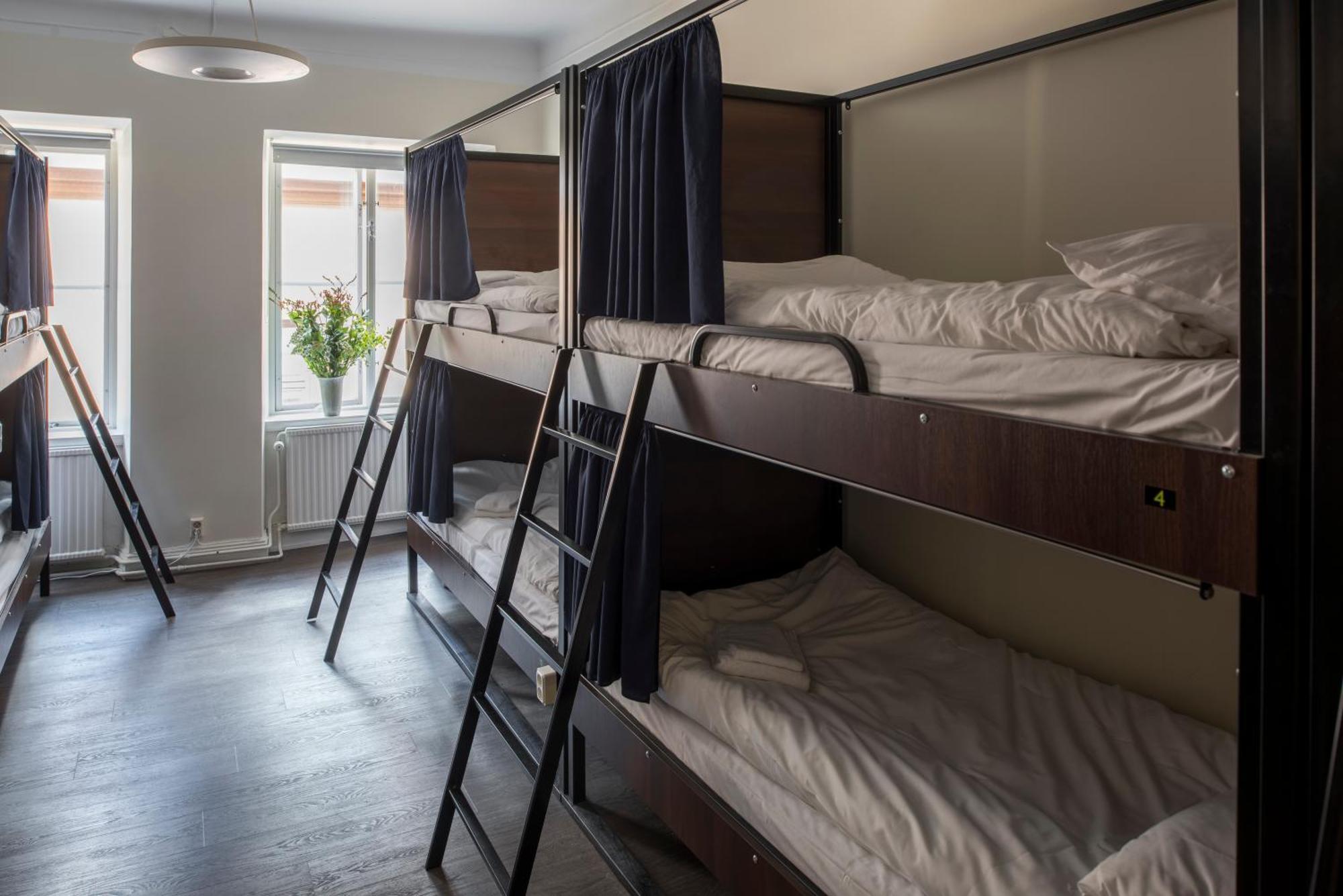 Bed 12-Bed Mixed Dormitory Room Max 40 years
