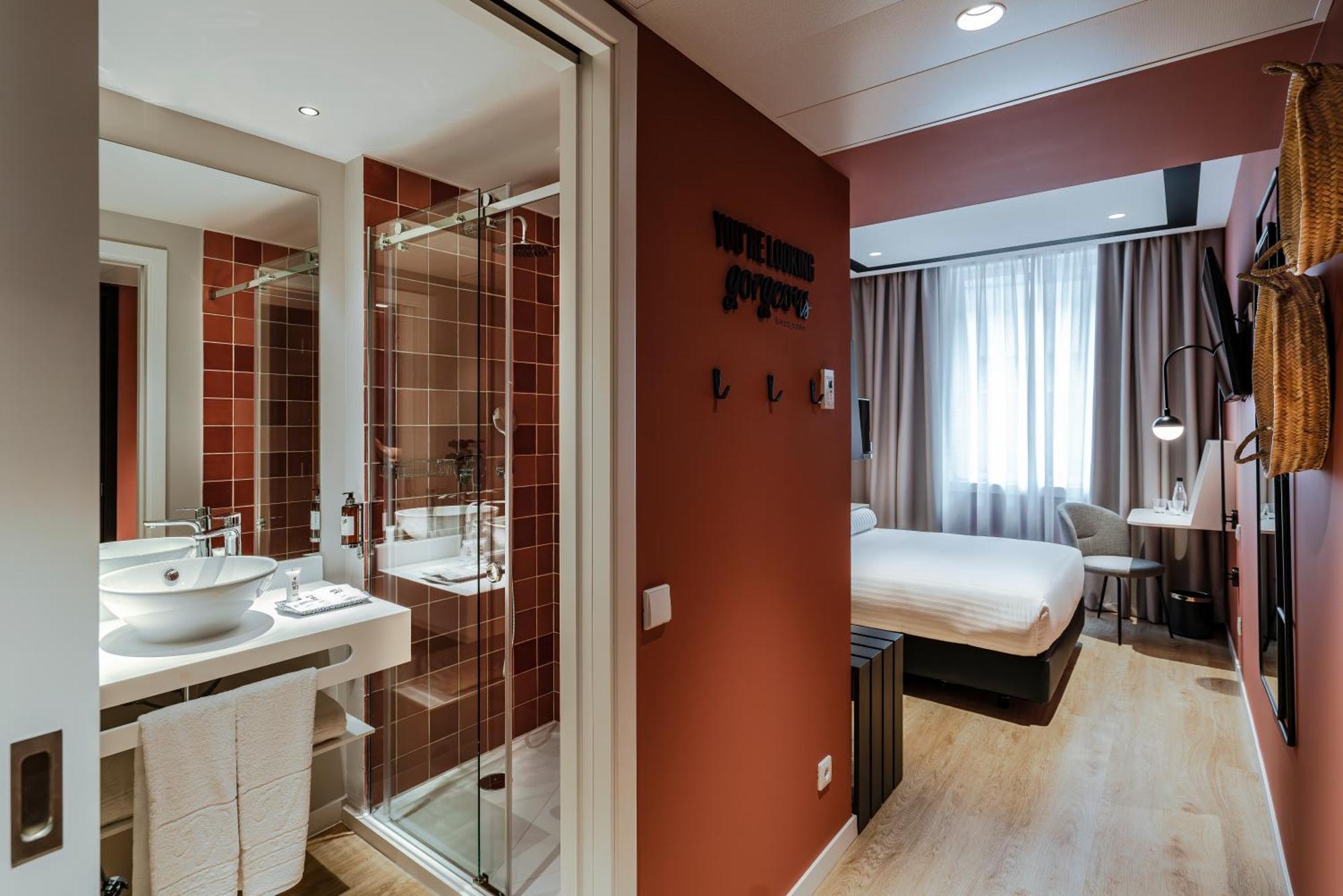 Petite Double Room
