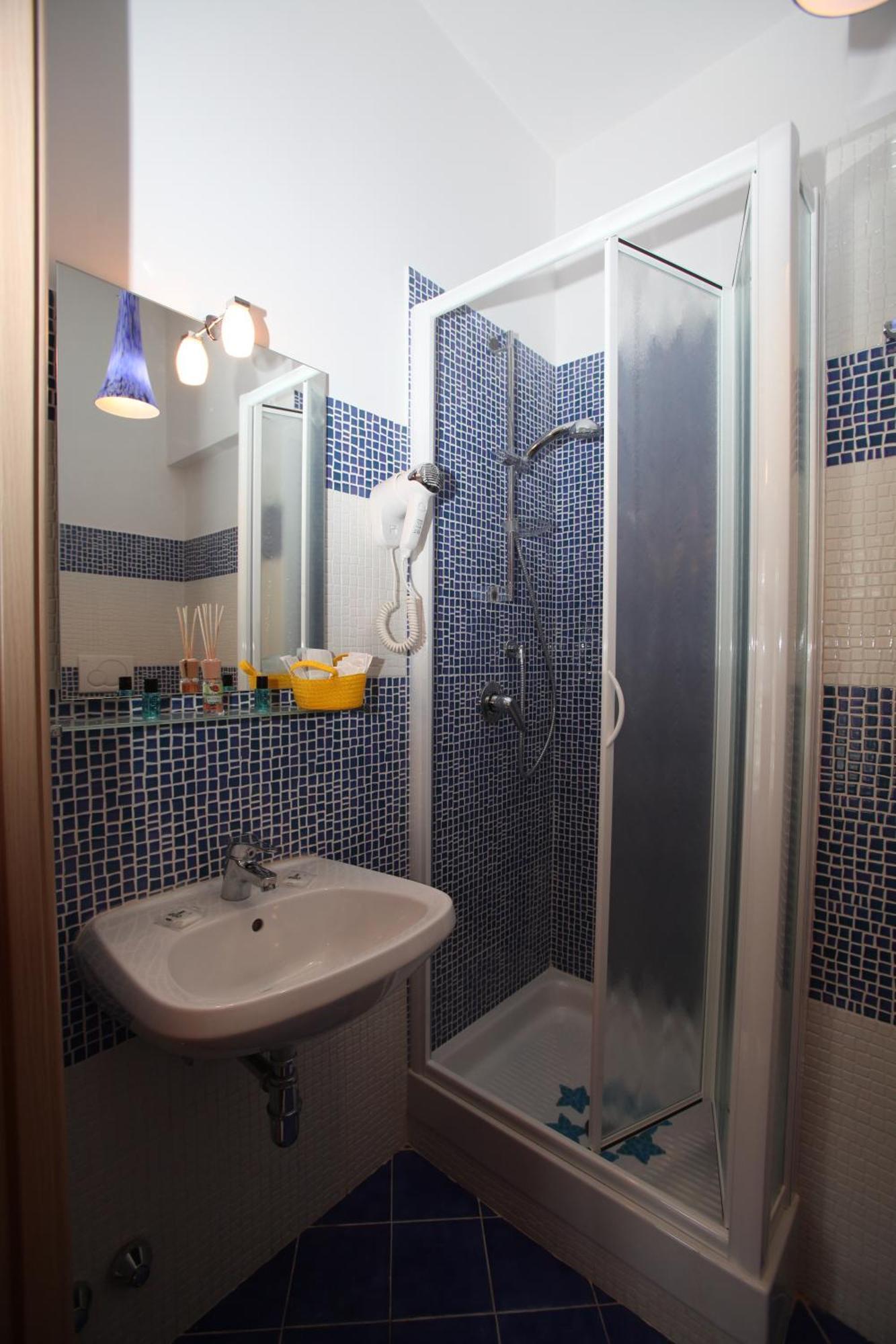 Quadruple Room Private Bathroom