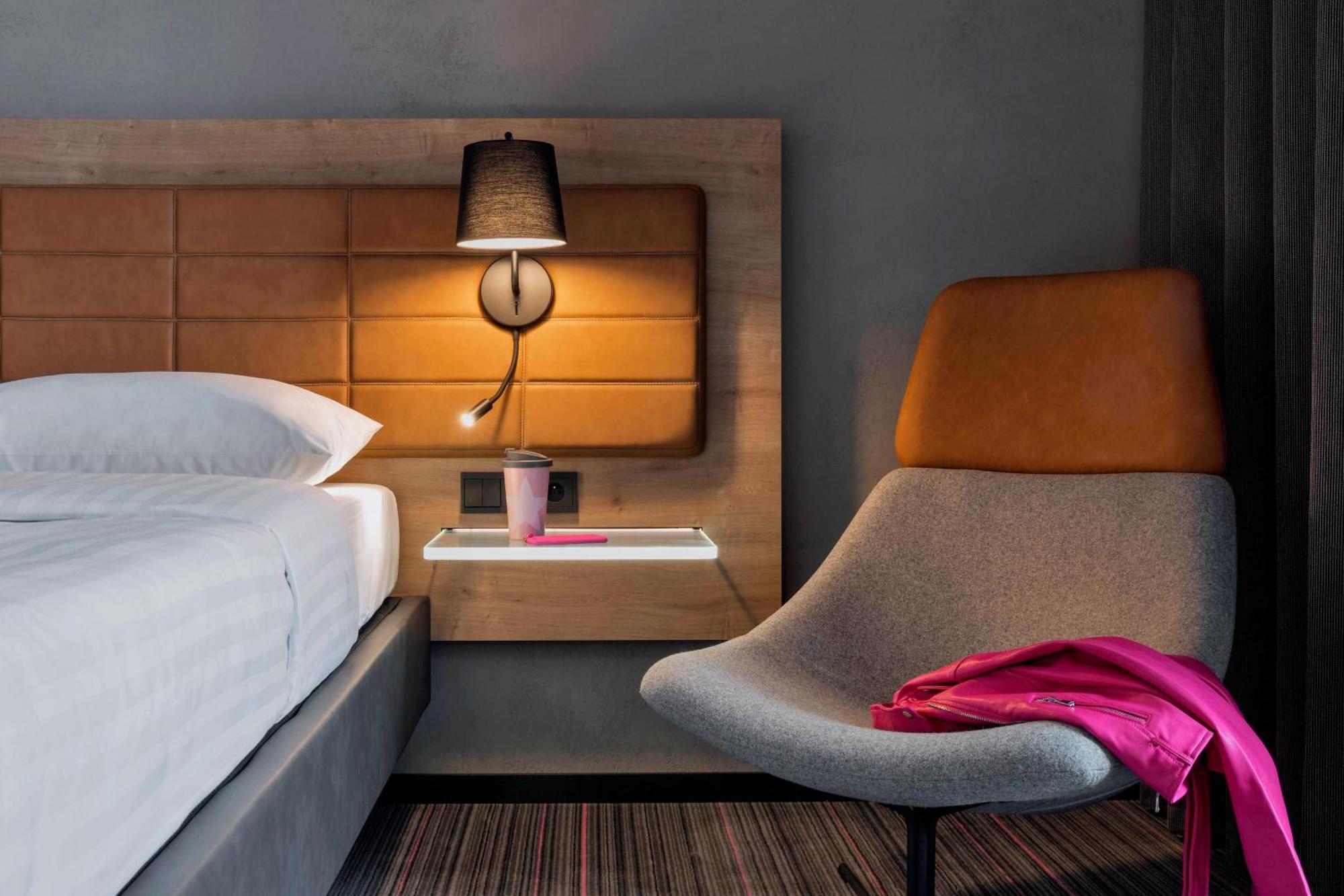 Moxy Queen Room