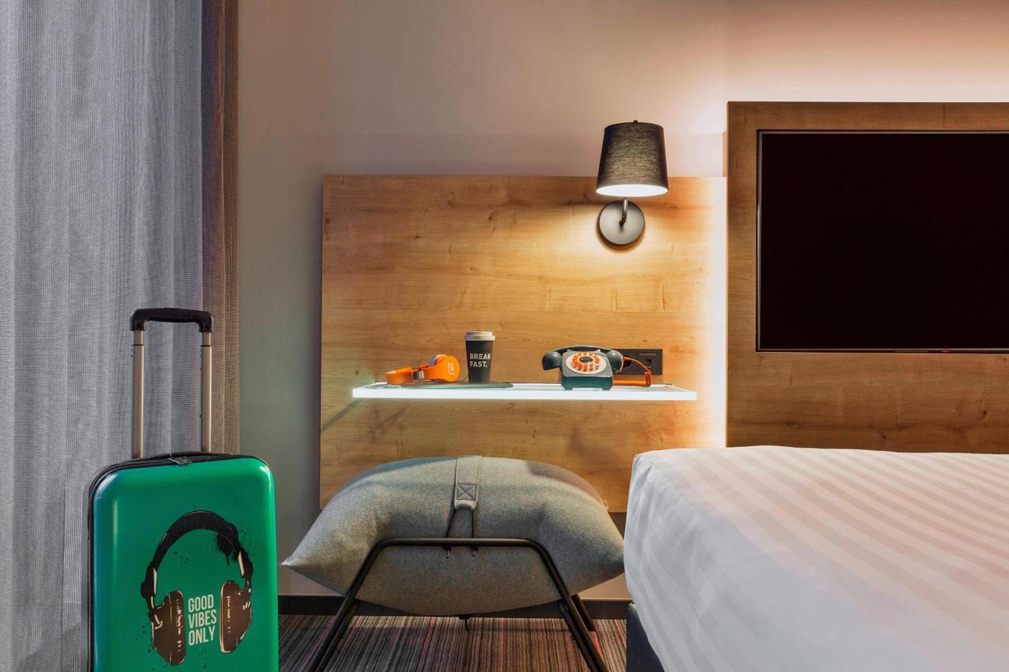 Moxy Twin Room
