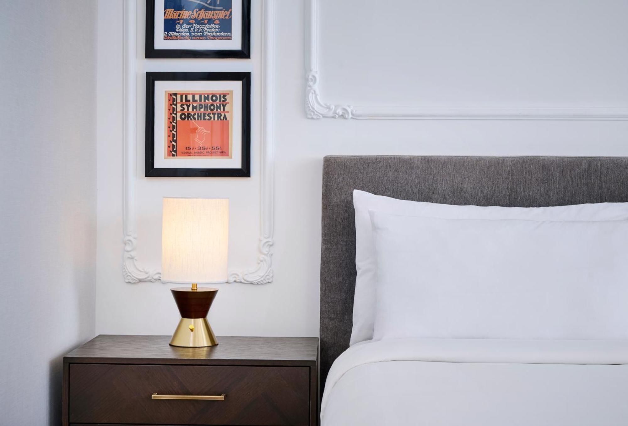 City Queen Room