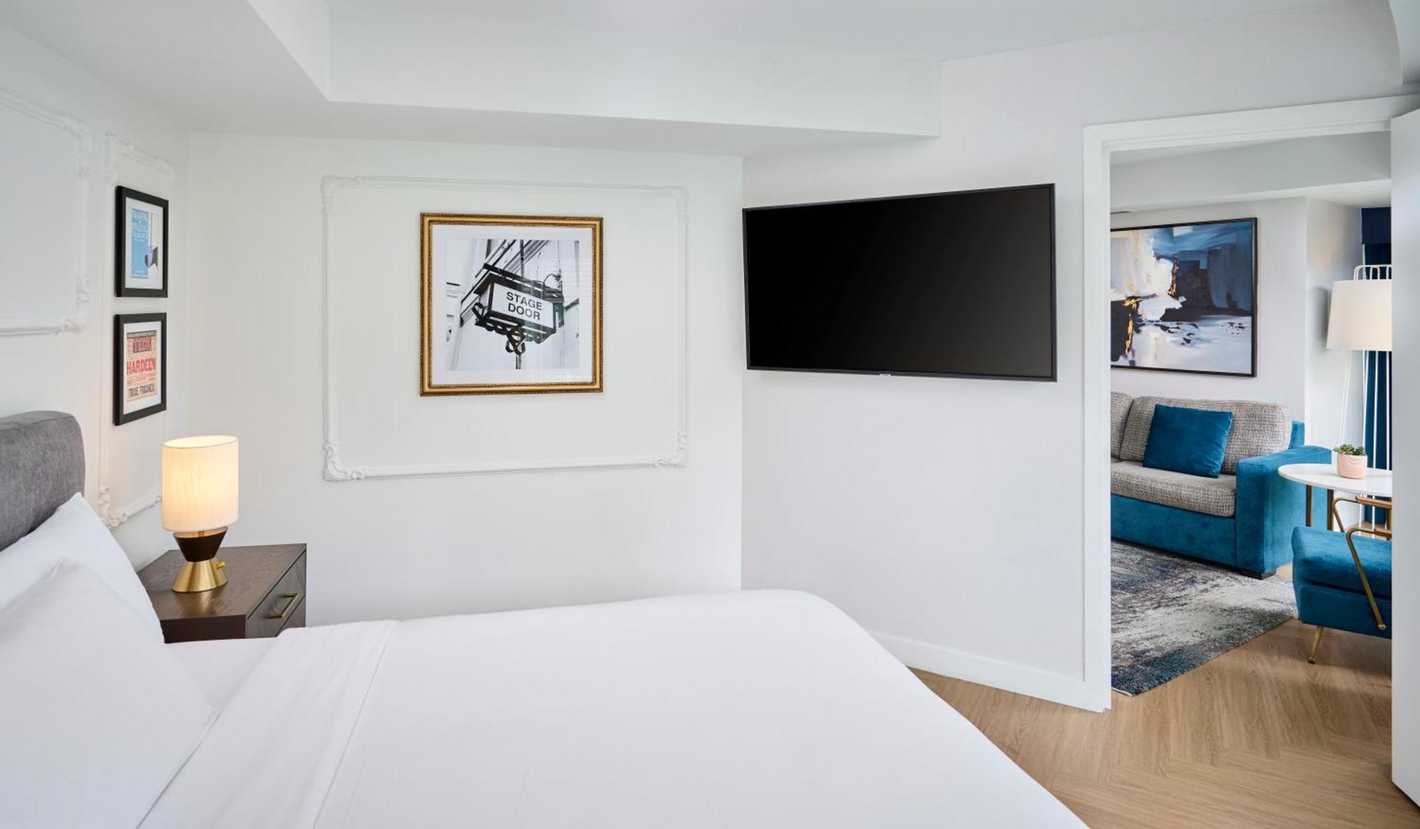 Deluxe Queen Suite