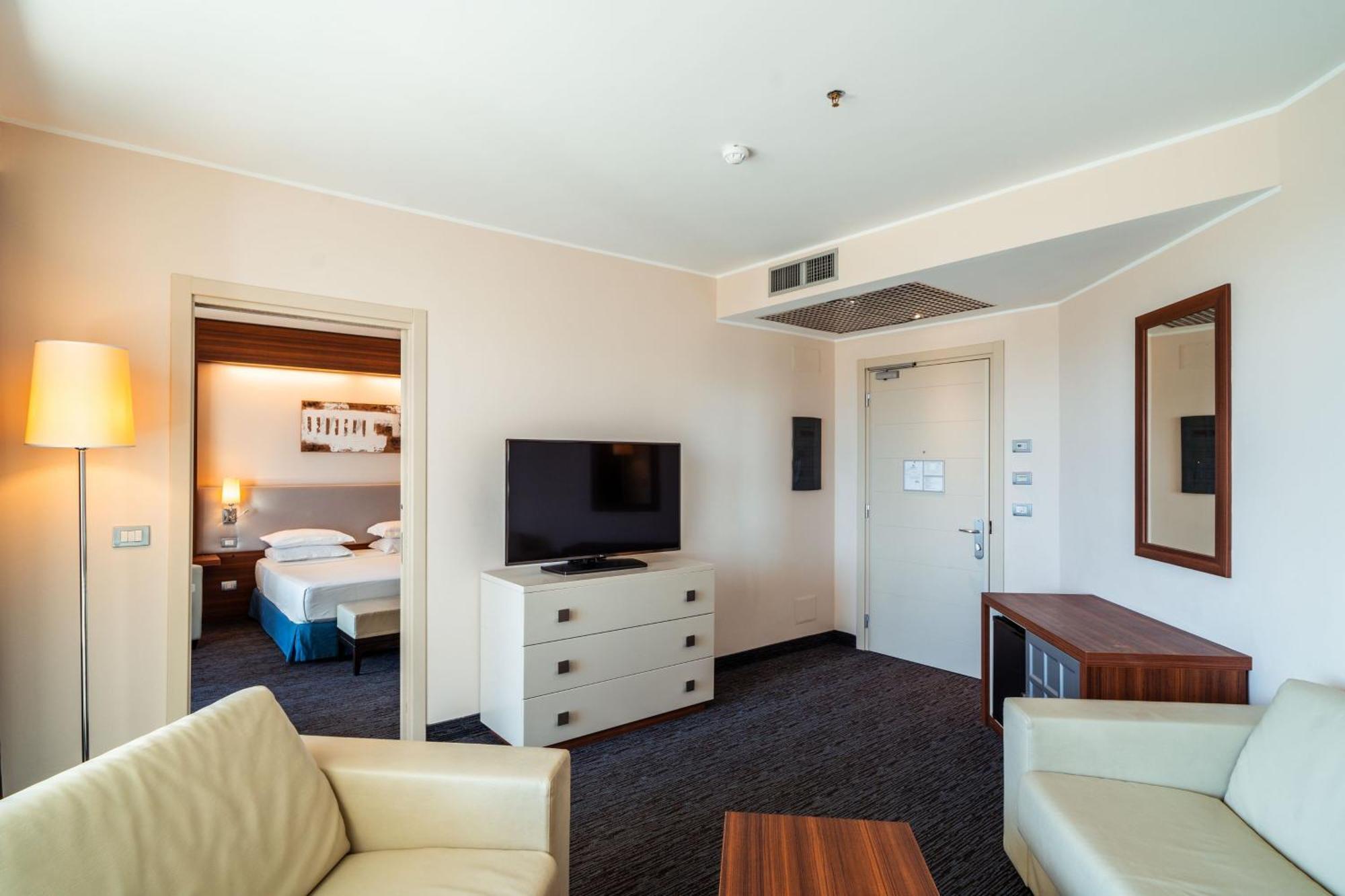 Suite King con 1 Camera da Letto, Divano-Letto, Balcone e Vista Porto