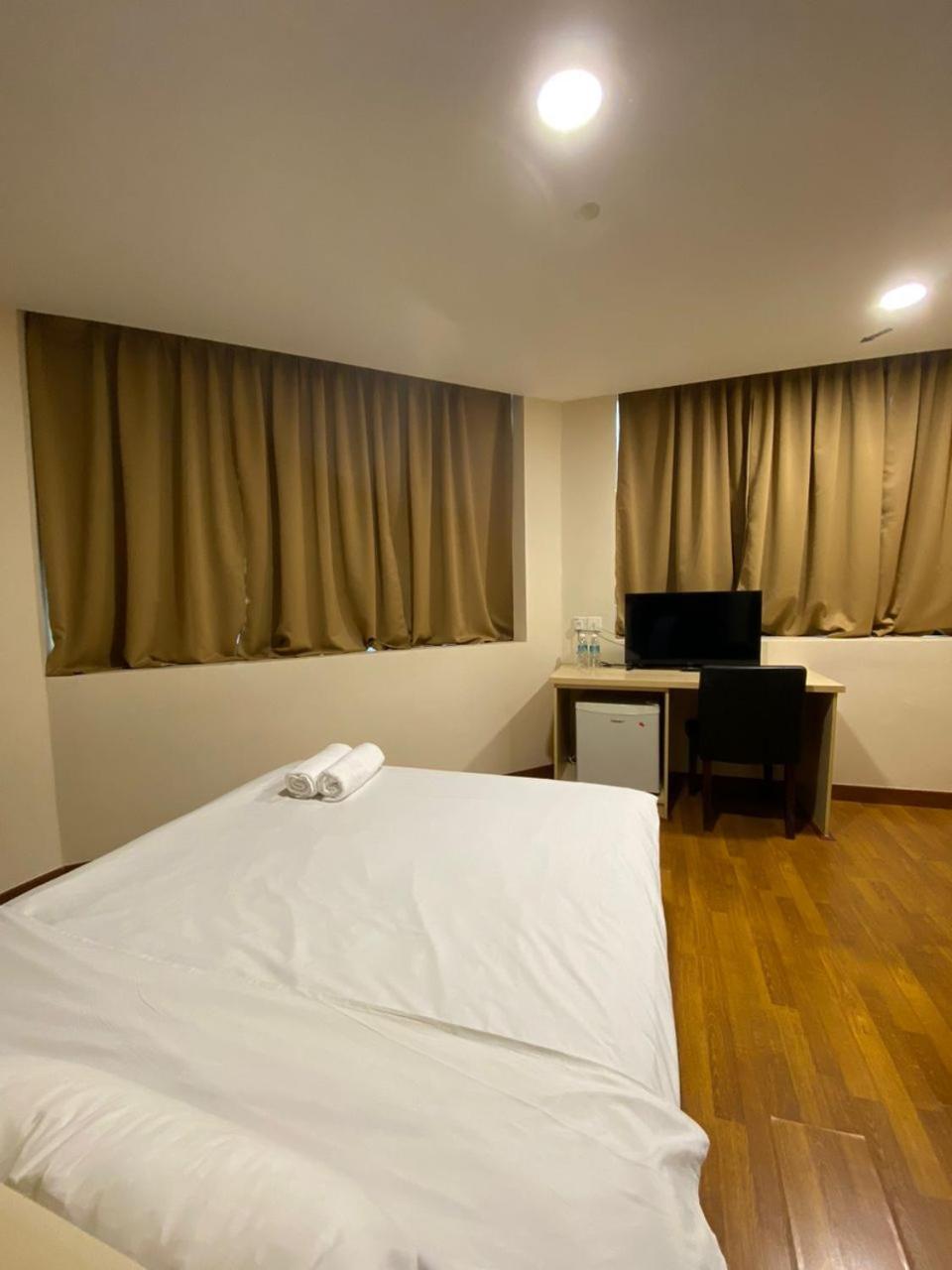 Deluxe Queen Room