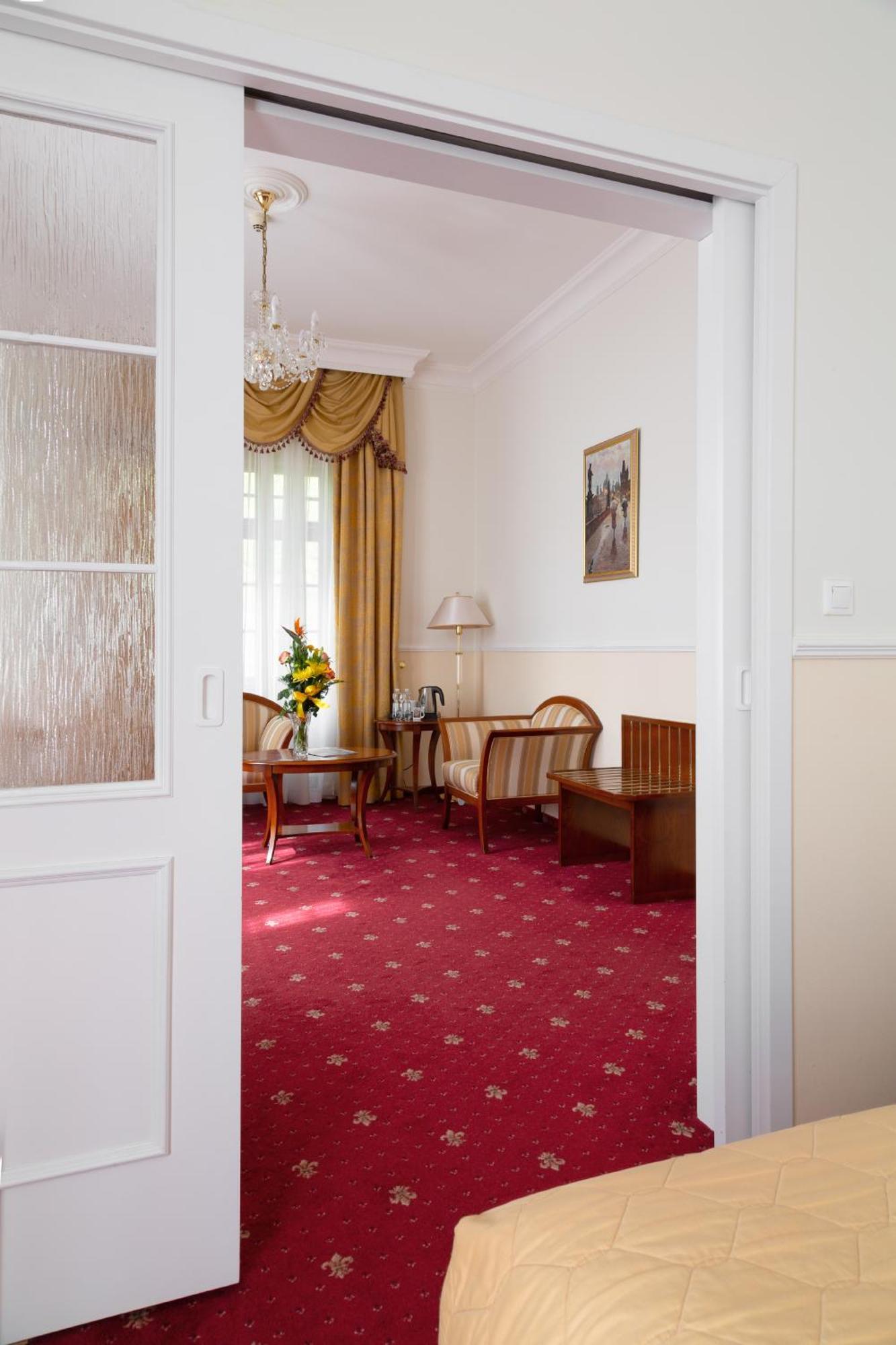 Deluxe King Suite