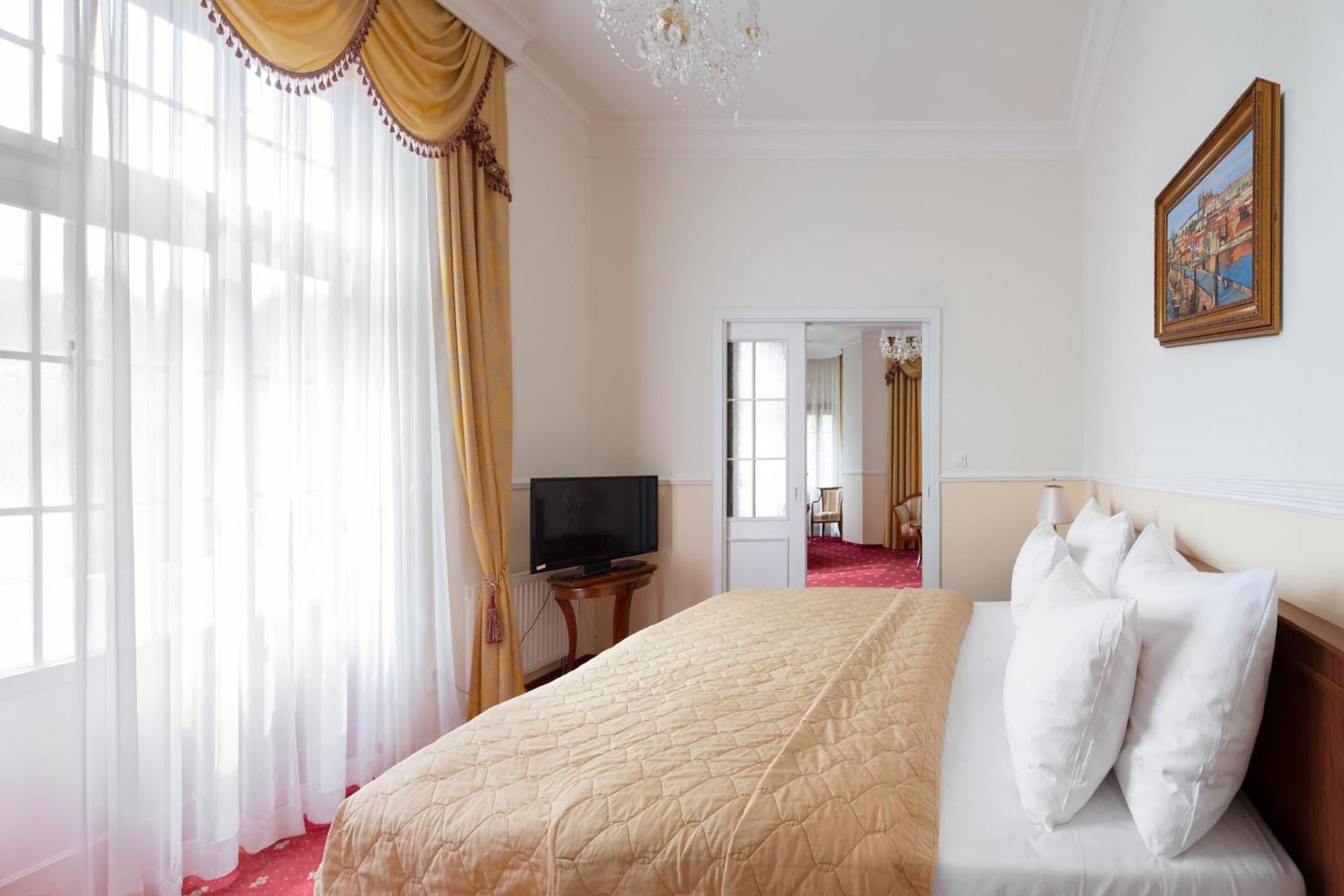 Deluxe King Suite