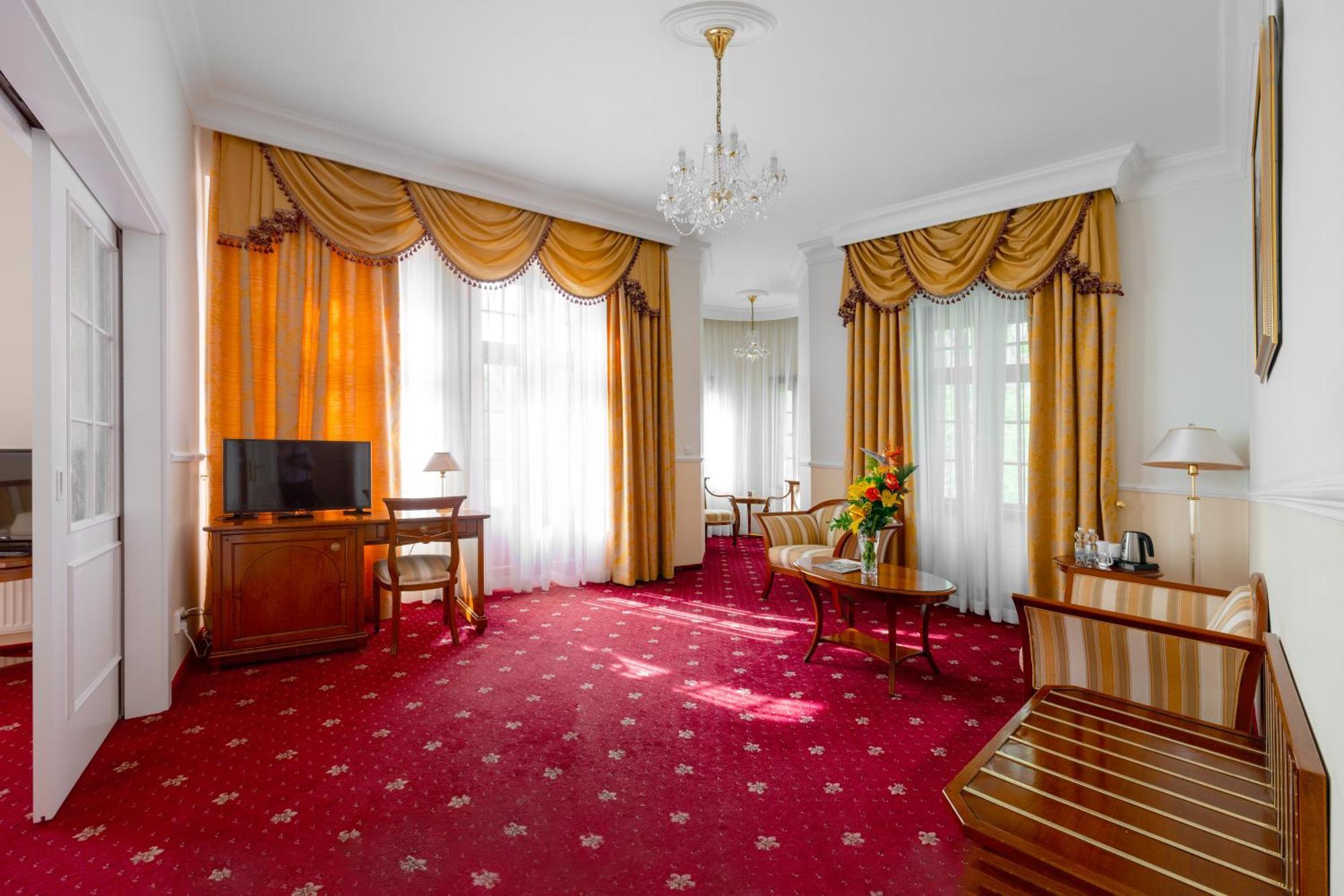 Deluxe King Suite