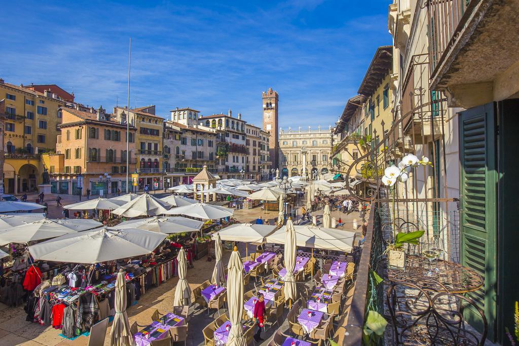 Appartamento Superior su 2 Livelli con Balcone e Vista Città