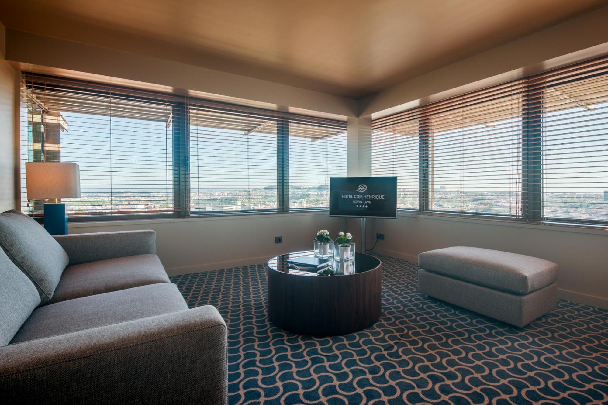 Deluxe Panoramic Suite
