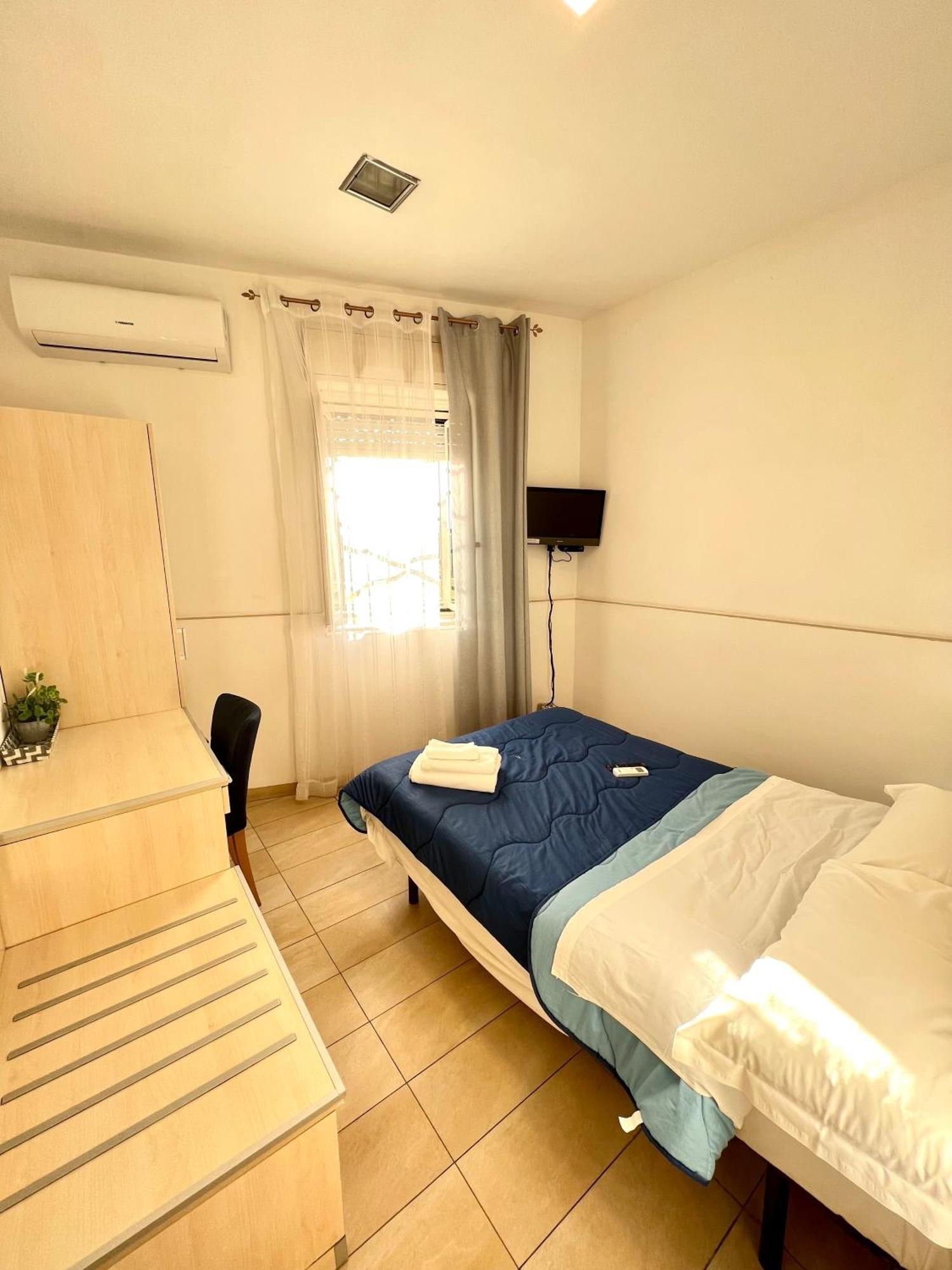 Deluxe Single Room