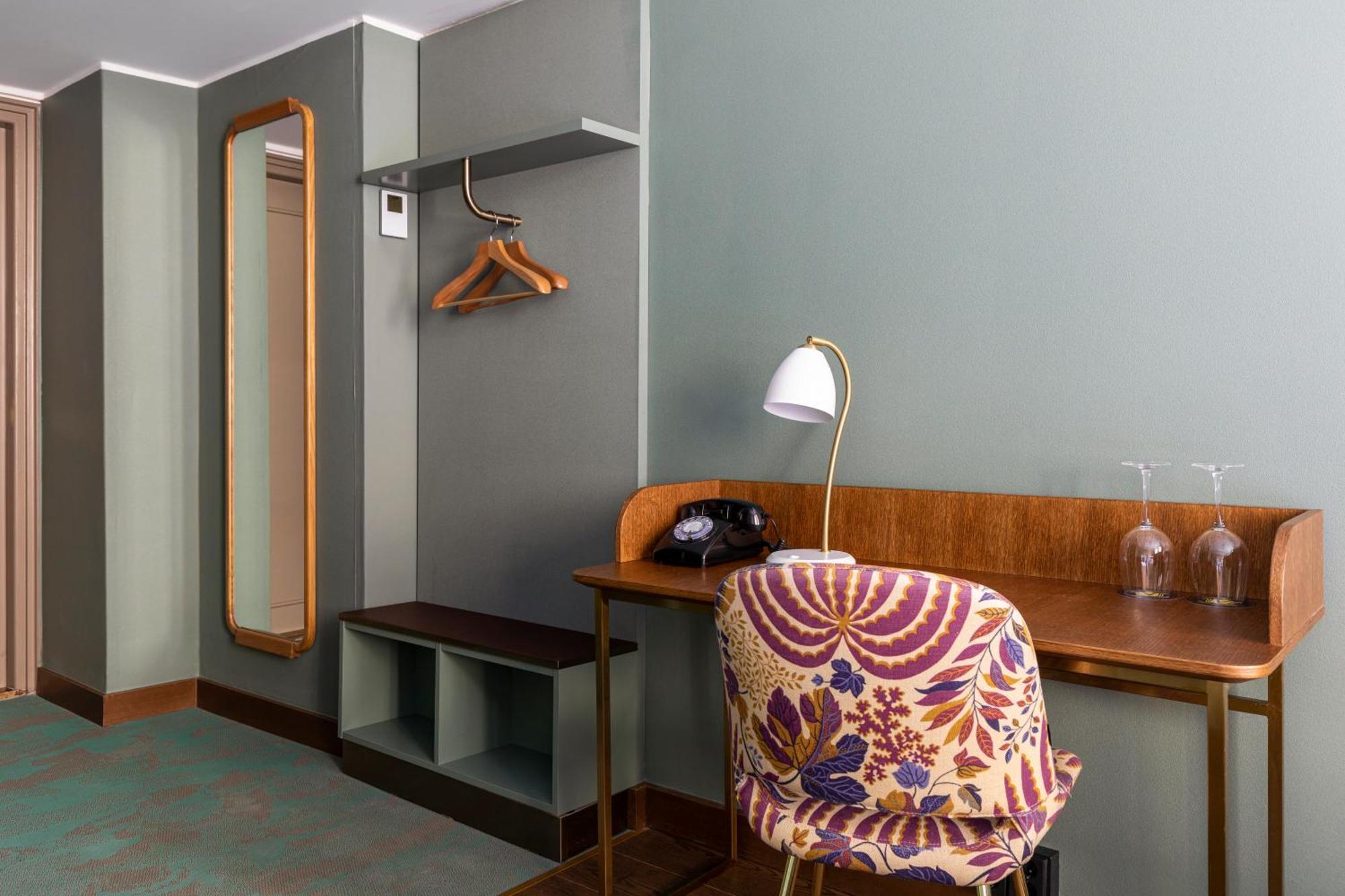 Standard Queen Room