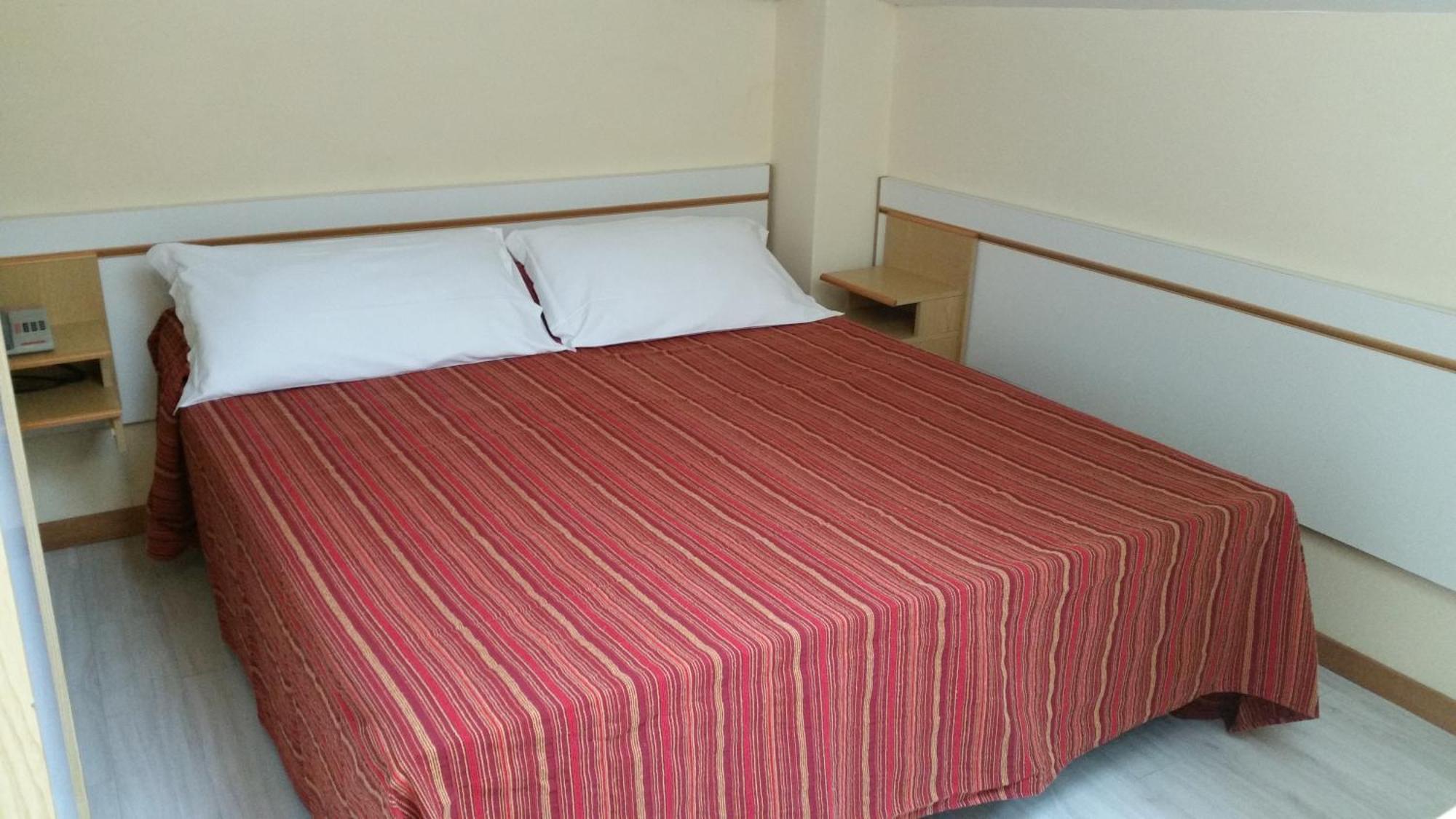 Economy Triple Room