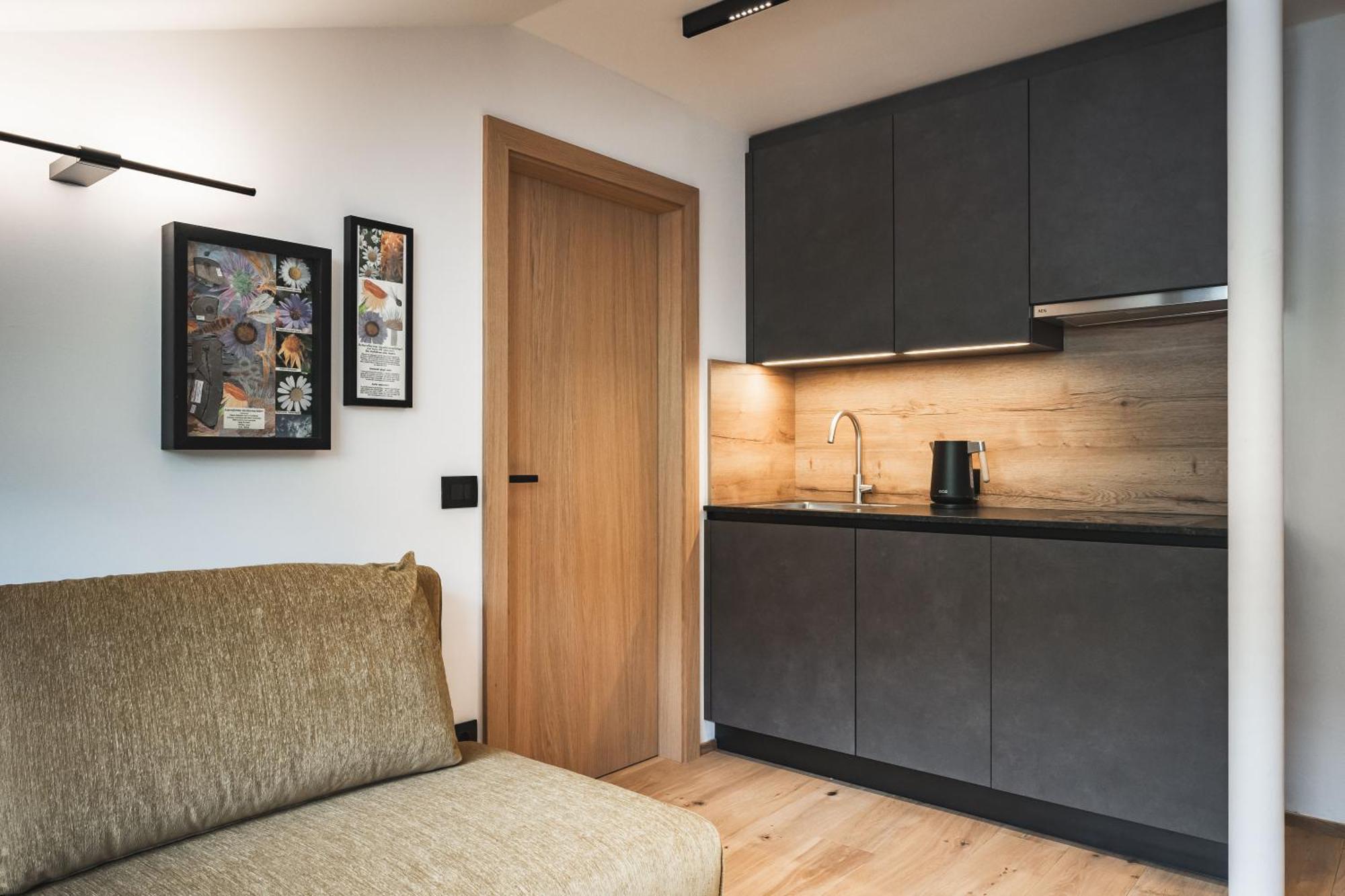 One-Bedroom Apartment,1588149907:JPEG