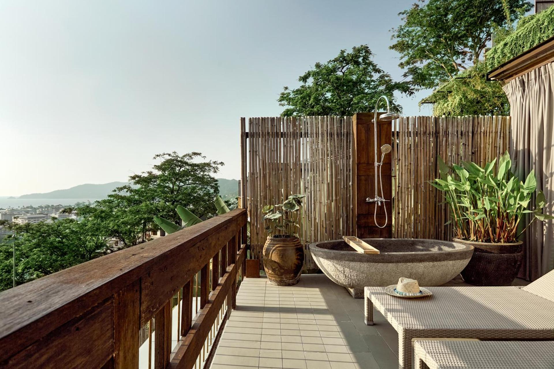 Villa su 2 Livelli con Piscina e Vista Mare