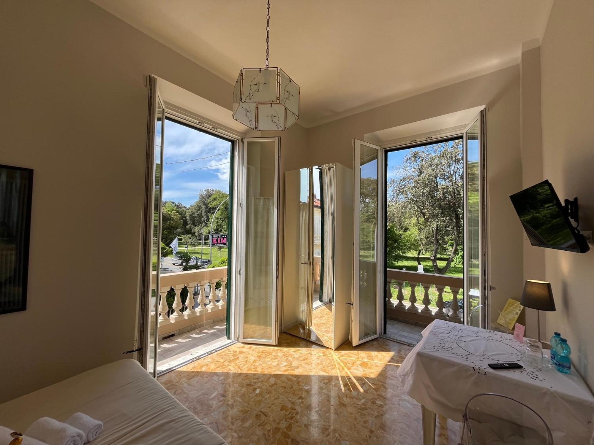 Double Room Private External Bathroom